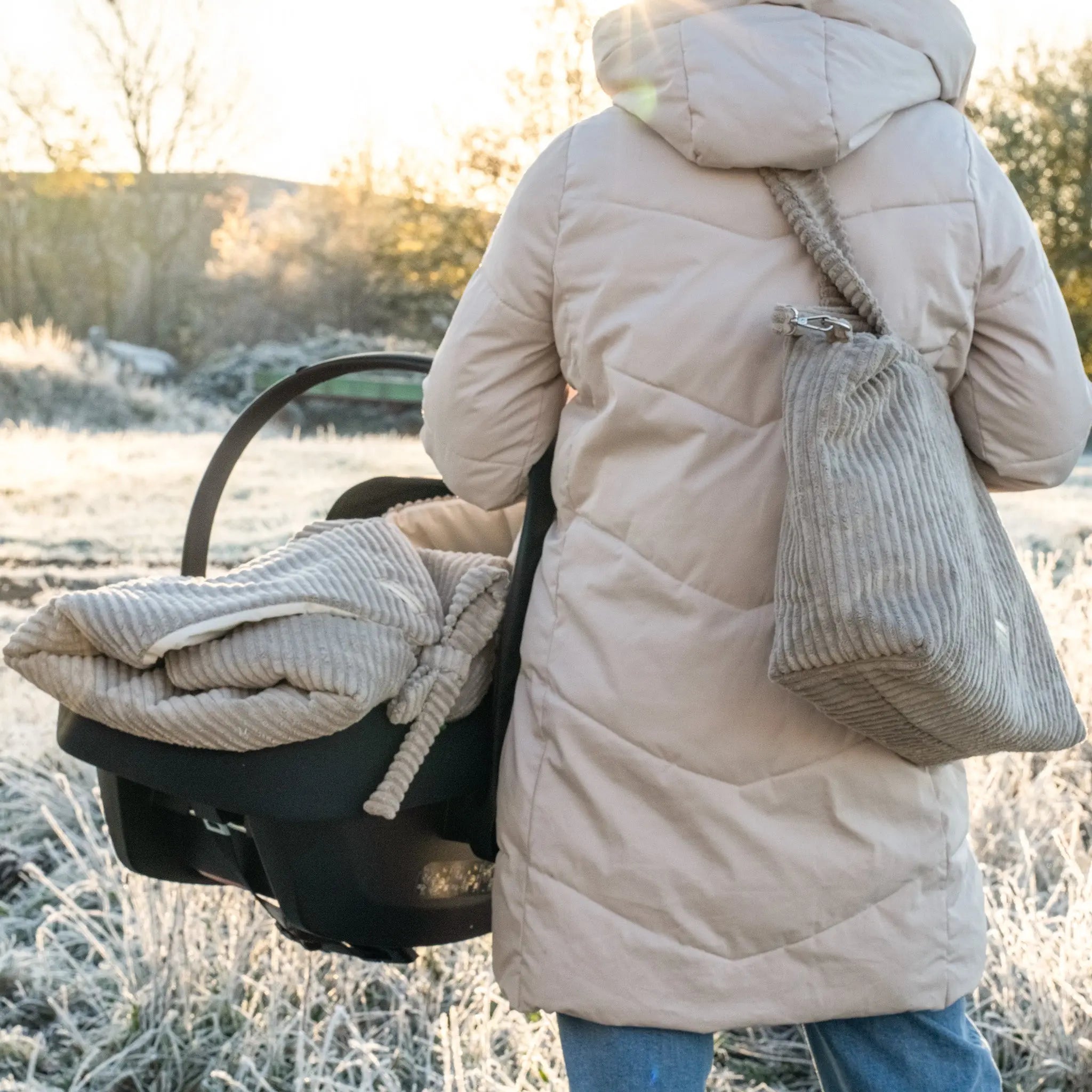 Einschlagdecke für Babyschale Cord | ganzjährig & warm 2.5 TOG District for Kids