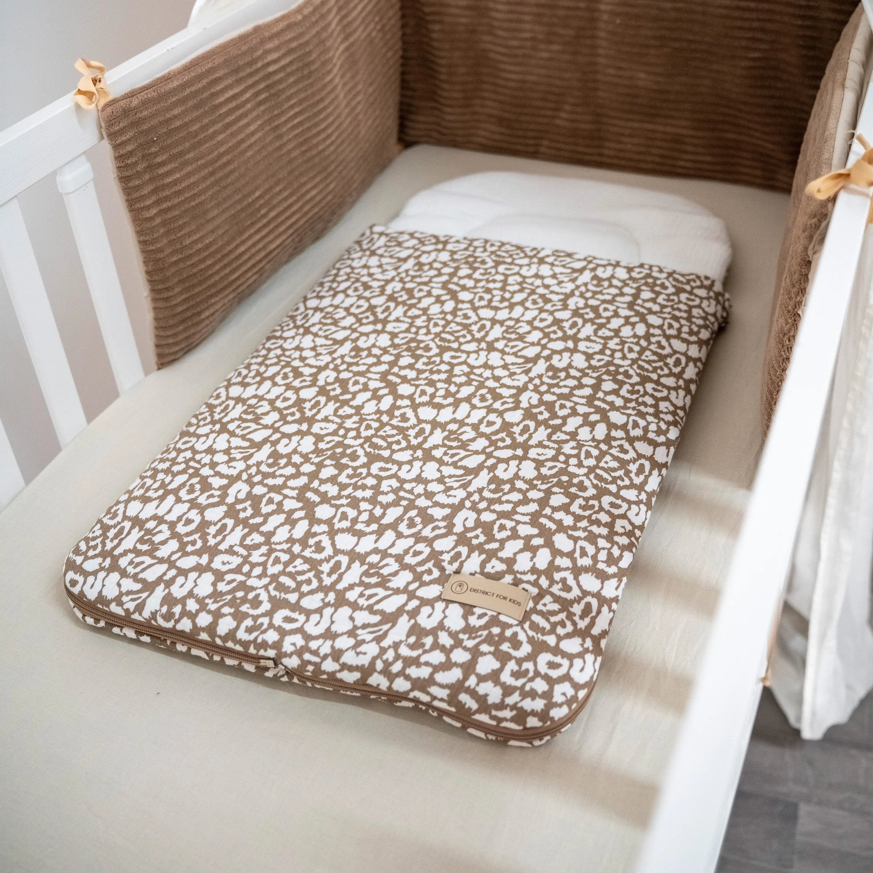 Babyschlafsack Sleepy Musselin Leoprint | 2.5 TOG Ganzjahresschlafsack District for Kids