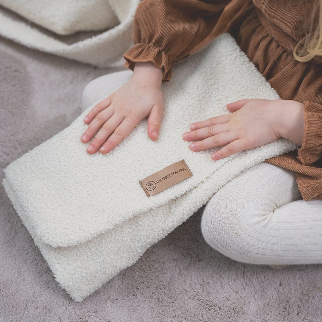 Wickelunterlage Teddystoff Bouclé – praktische Windeltasche für unterwegs - Wickelauflage