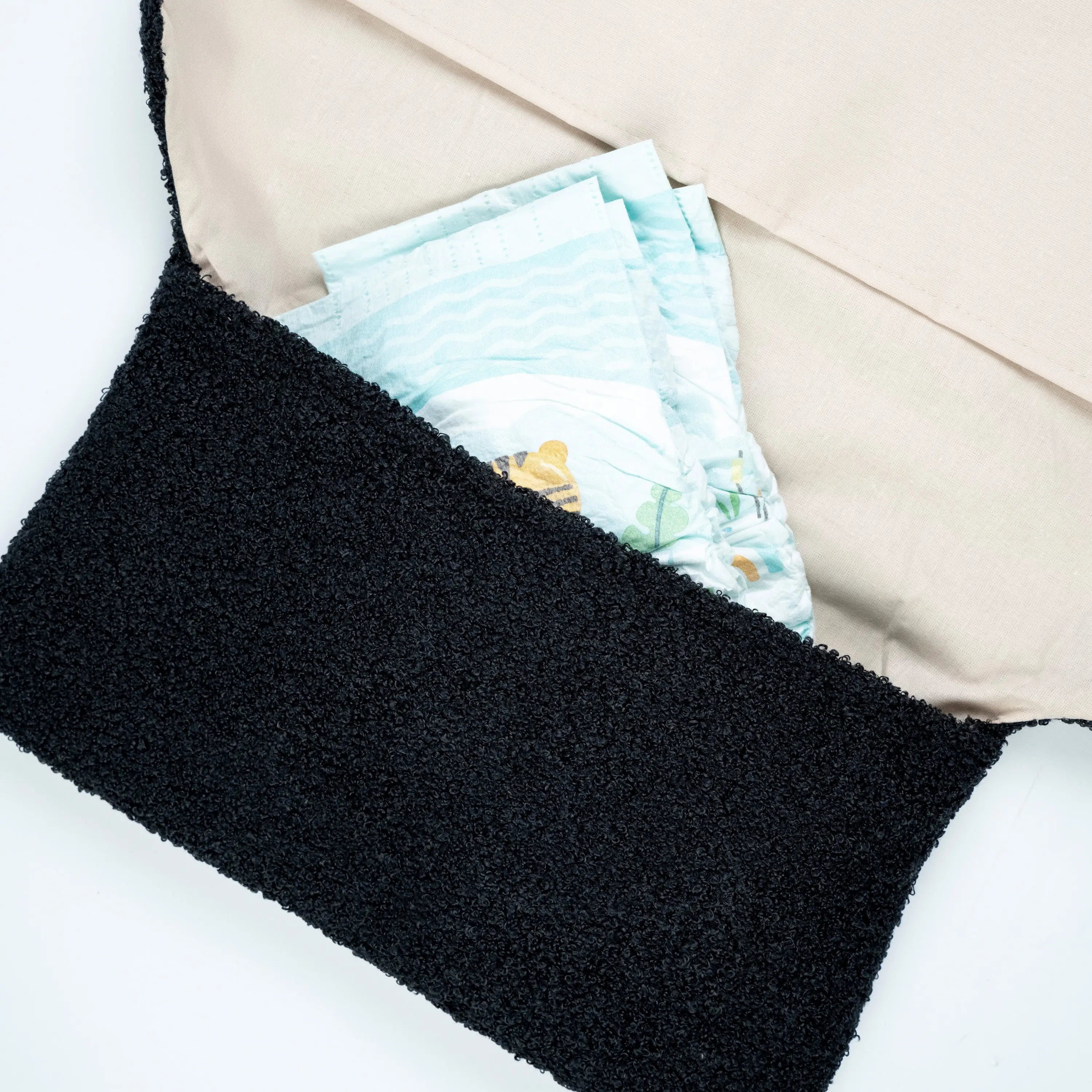 Wickelunterlage Teddystoff Bouclé – Windeltasche für unterwegs District for Kids