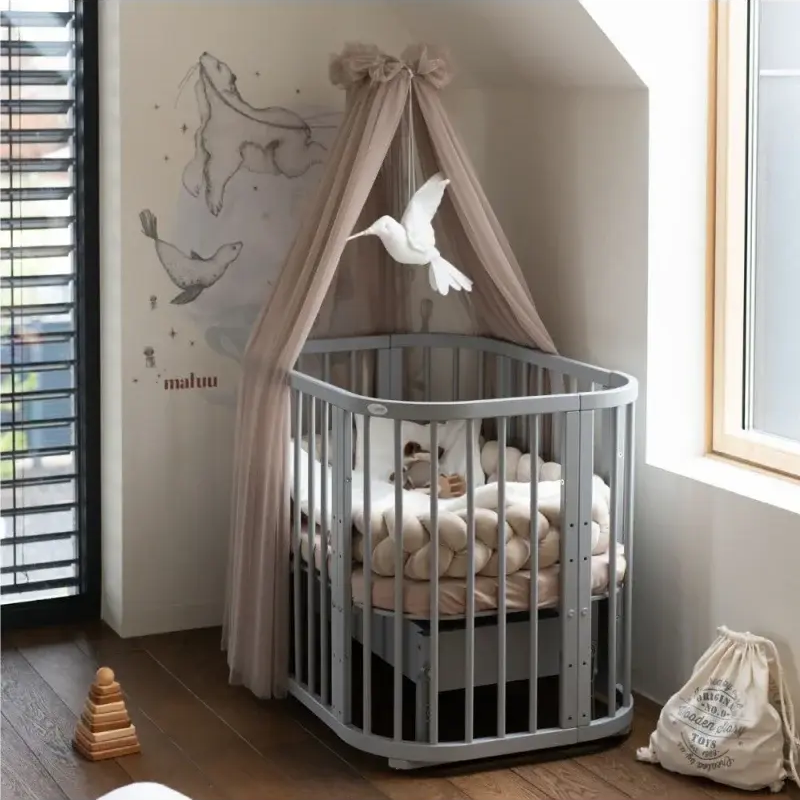 Babybett 5-in-1 – Ein Bett für viele Jahre - mitwachsend | Quadratische Form - Babybett