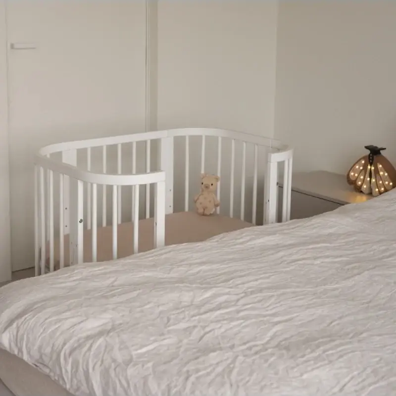 Babybett 5-in-1 – Ein Bett für viele Jahre - mitwachsend | Quadratische Form - Babybett