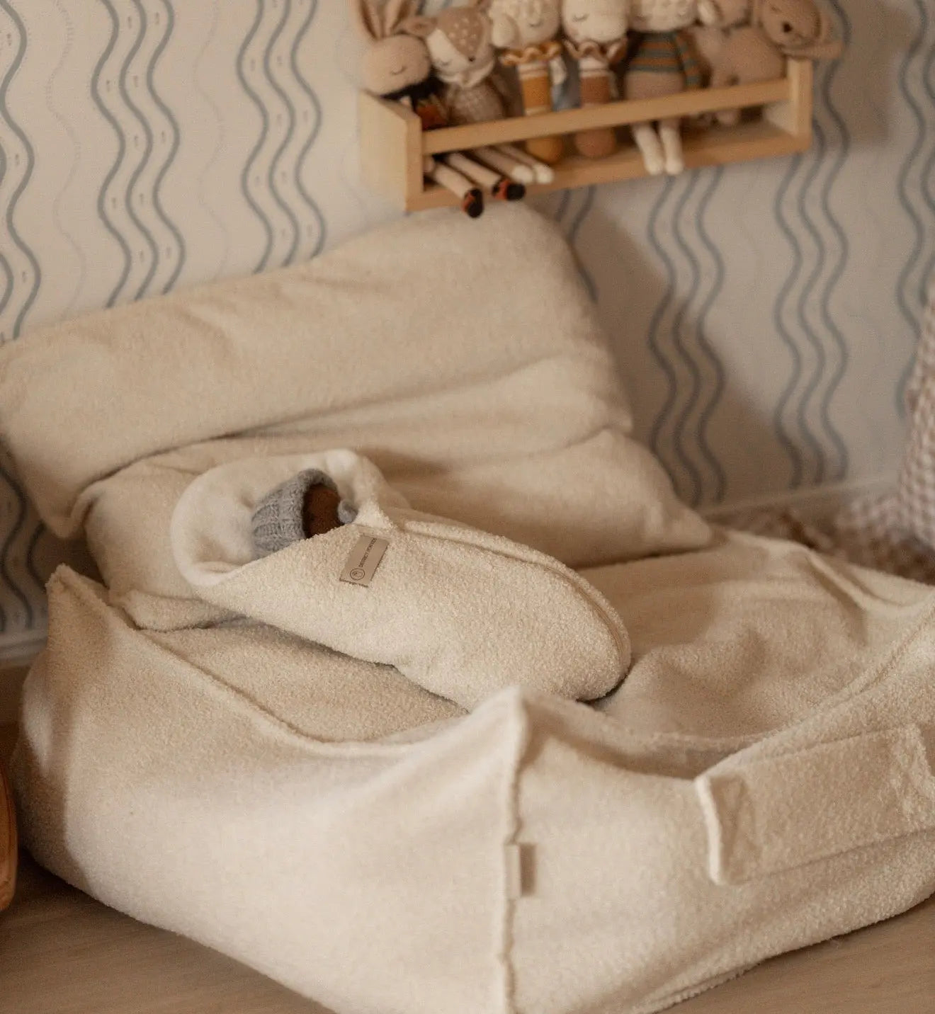 Sitzsack Cube Bouclé Teddy mit Stauraum | Hide and Seat District for Kids