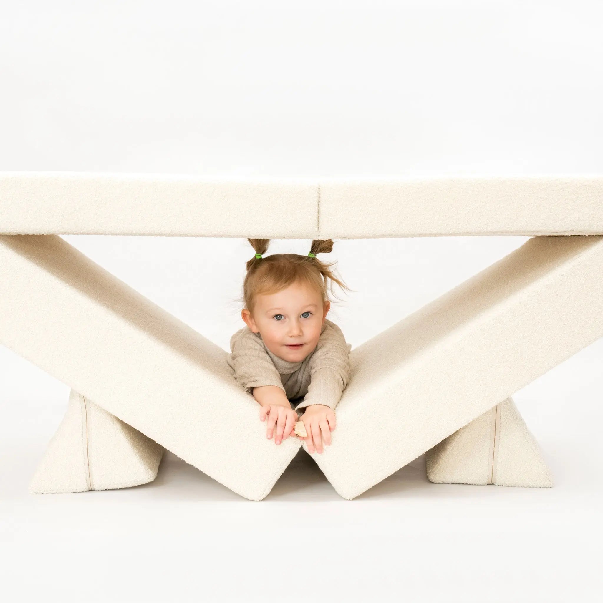 Spielsofa Teddystoff Boucle – Kreativer Spielspaß & Gemütlichkeit - Spielsofa