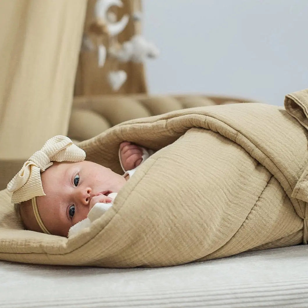Babyhörnchen Musselin mit Schleife – Kuschelige Puckdecke & Einschlagdecke - Babyhörnchen