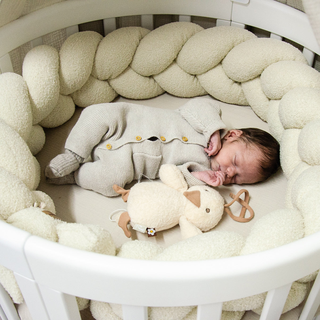 Bettschlange Teddystoff Bouclé – Kuschelige Bettumrandung für Geborgenheit & Schutz im Babybett-Baby & Kleinkind-District for Kids-180 cm-Creme-District for Kids