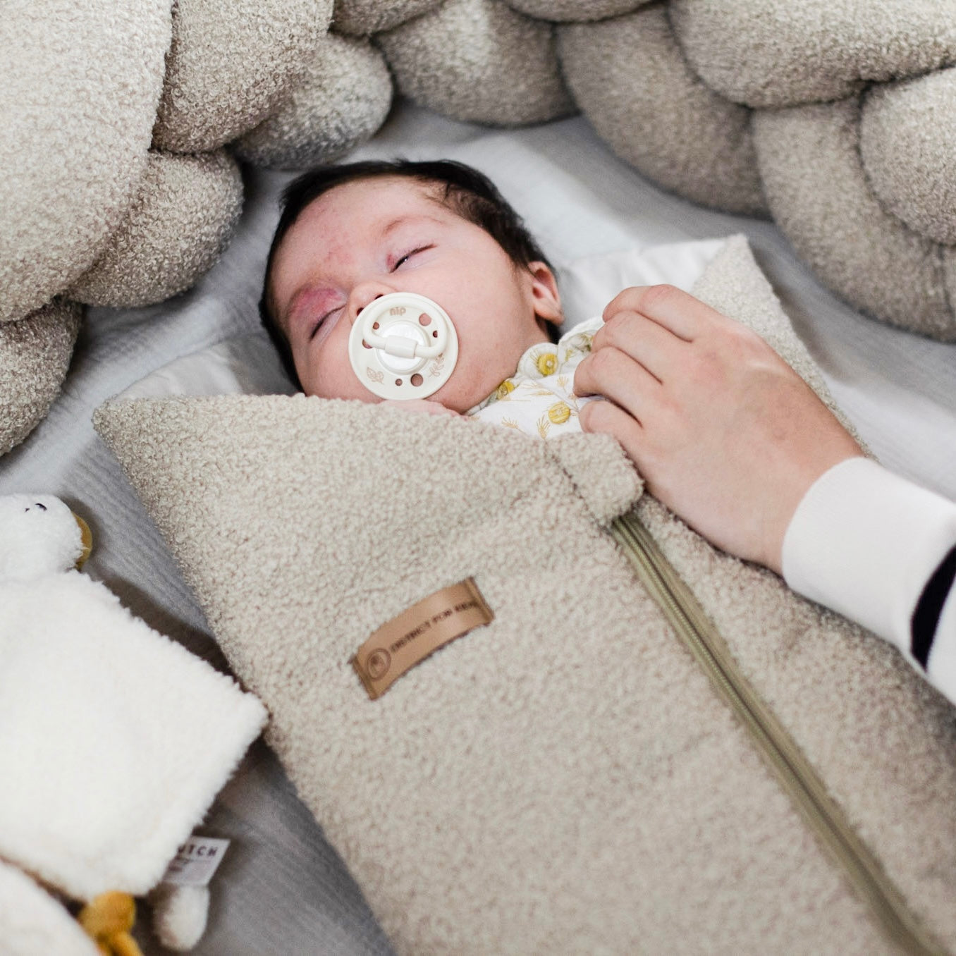 Bettschlange Teddystoff Bouclé – Kuschelige Bettumrandung für Geborgenheit & Schutz im Babybett-Baby & Kleinkind-District for Kids-180 cm-Creme-District for Kids