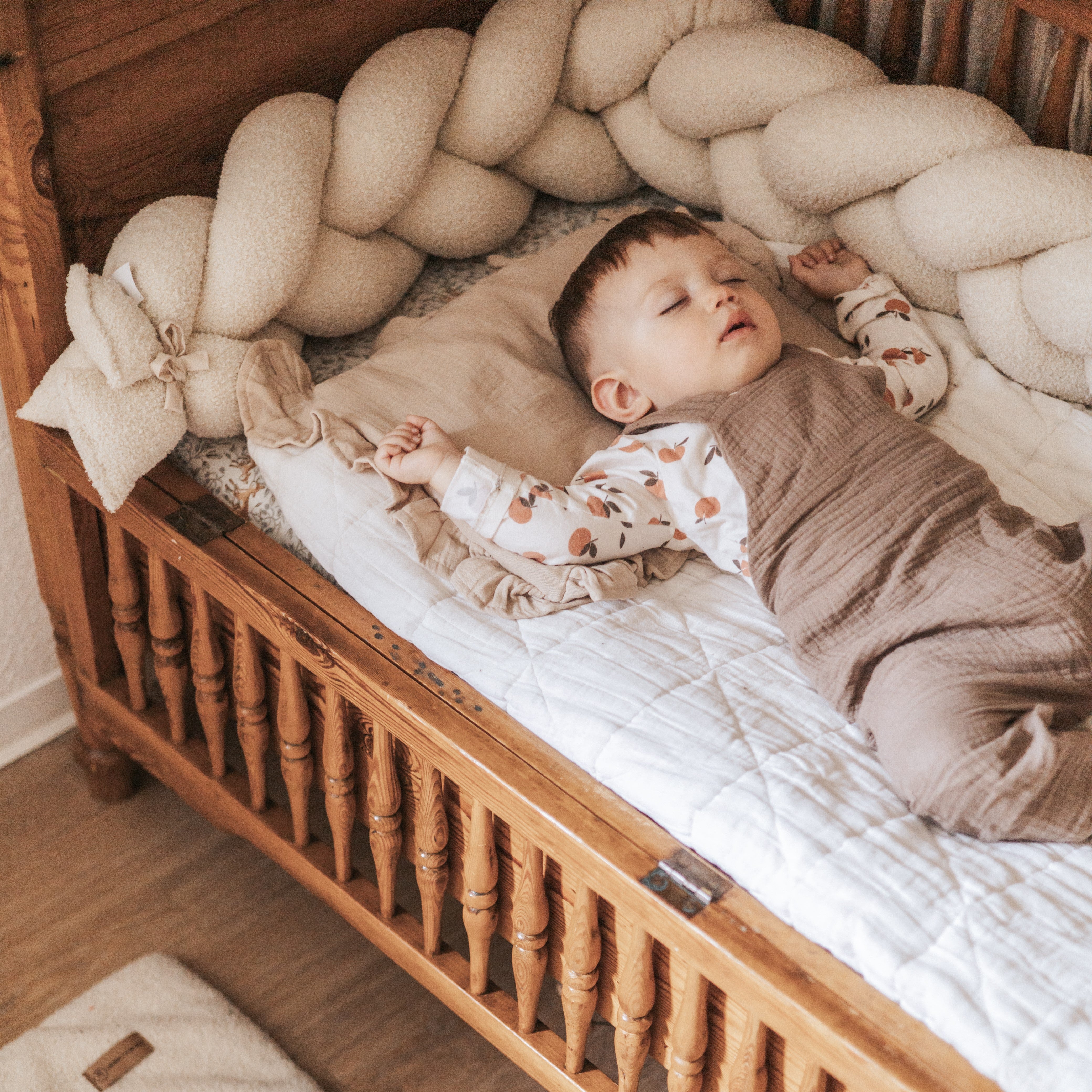 Bettschlange Teddystoff Bouclé – Kuschelige Bettumrandung für Geborgenheit & Schutz im Babybett-Baby & Kleinkind-District for Kids-180 cm-Creme-District for Kids