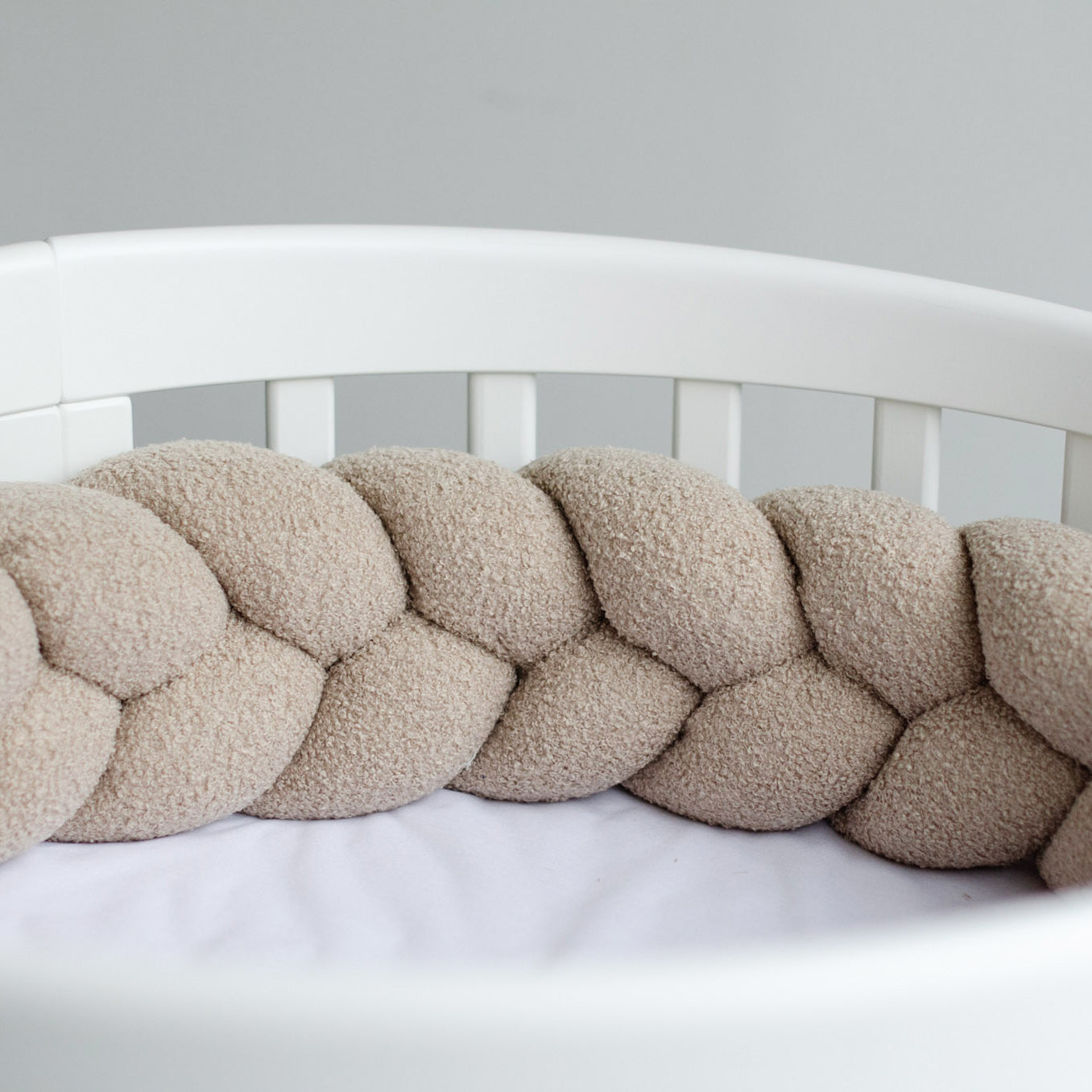 Bettschlange Teddystoff Bouclé – Kuschelige Bettumrandung für Geborgenheit & Schutz im Babybett-Baby & Kleinkind-District for Kids-180 cm-Creme-District for Kids