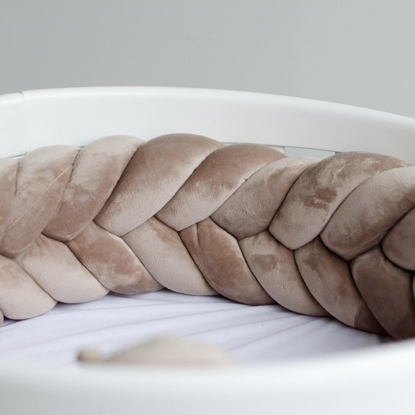 Bettschlange Velours Fischgräten-Design – Premium Schutz & Komfort für Babyschlaf-Bettumrandung-District for Kids-180 cm-Beige-District for Kids