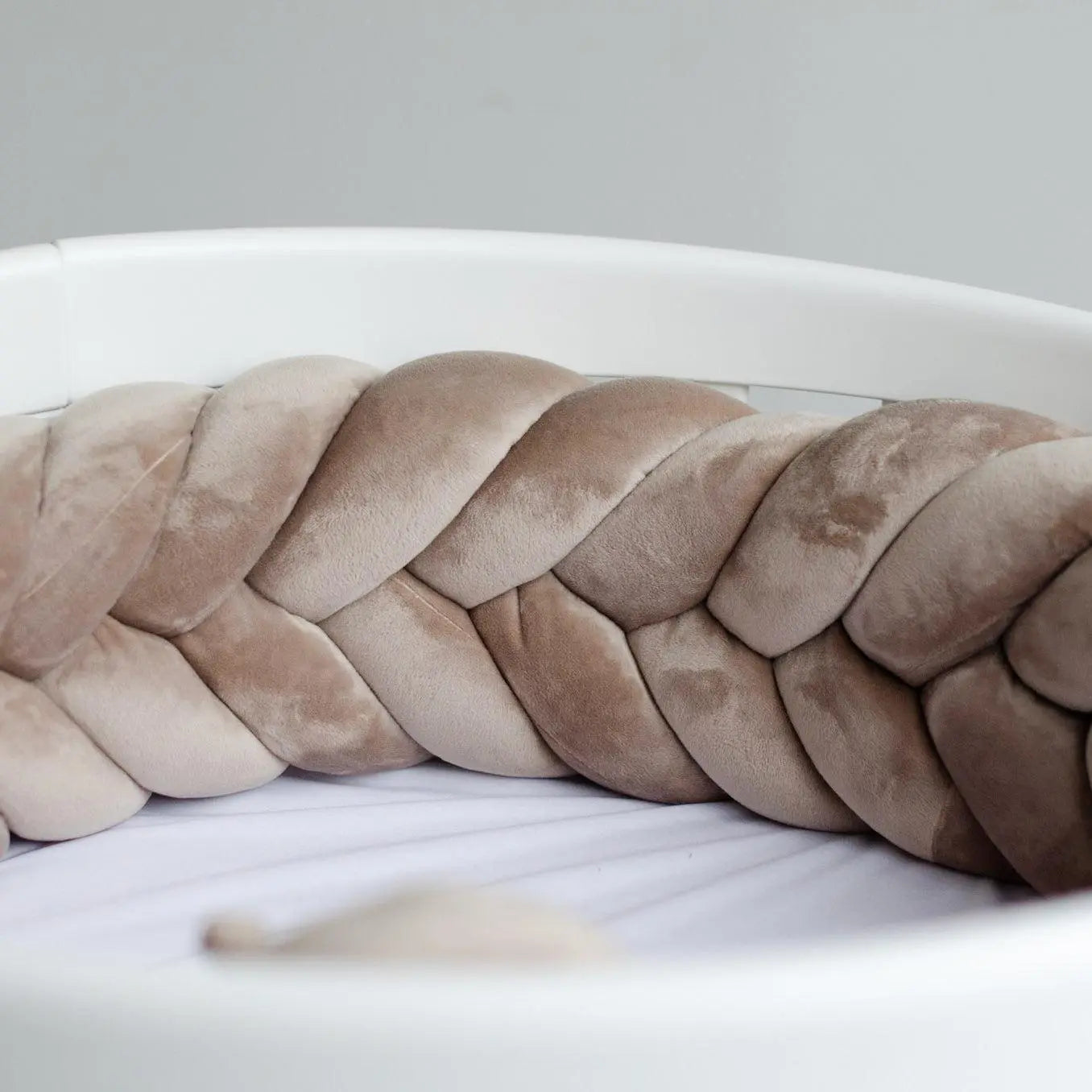 Bettschlange Velours Fischgräten-Design – Premium Schutz & Komfort für Babyschlaf-Bettumrandung-District for Kids-180 cm-Beige-District for Kids