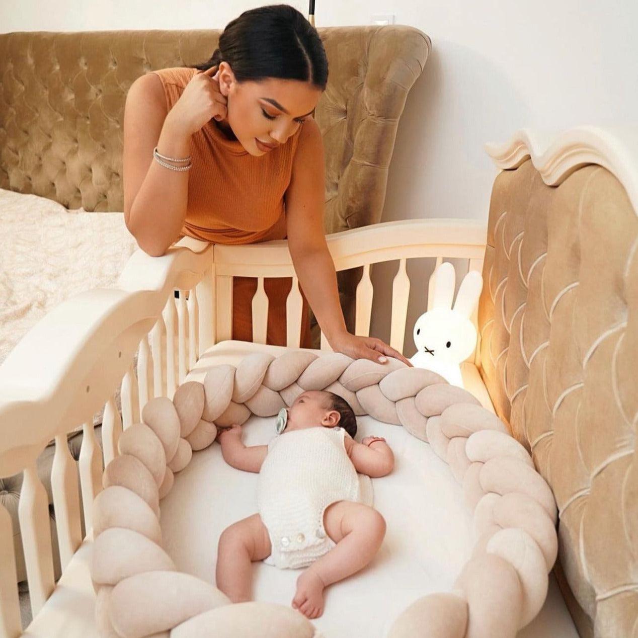 Bettschlange Velours – Kuschelige Bettumrandung für Schutz, Geborgenheit & Komfort-Baby & Kleinkind-District for Kids-Beige-180 cm-District for Kids