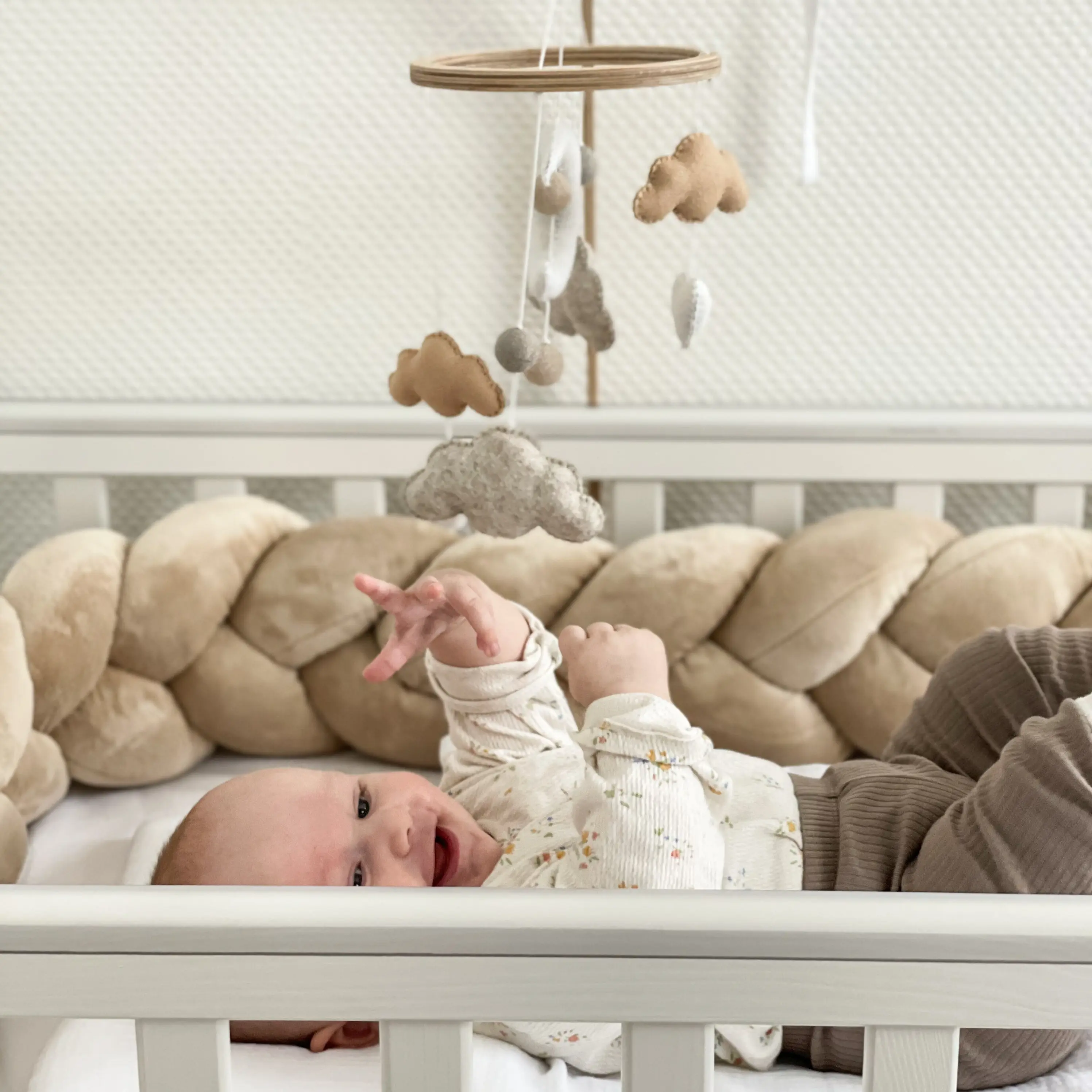 Bettschlange Velours – Kuschelige Bettumrandung für Schutz, Geborgenheit & Komfort-Baby & Kleinkind-District for Kids-Beige-180 cm-District for Kids