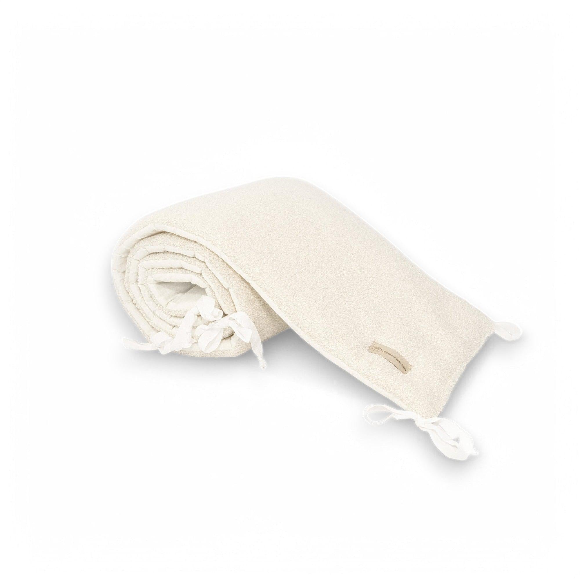 Bettumrandung Teddy Bouclé – Weiche Premium Umrandung für Baby- & Beistellbetten-Bettumrandung-District for Kids-Creme-150 cm-District for Kids