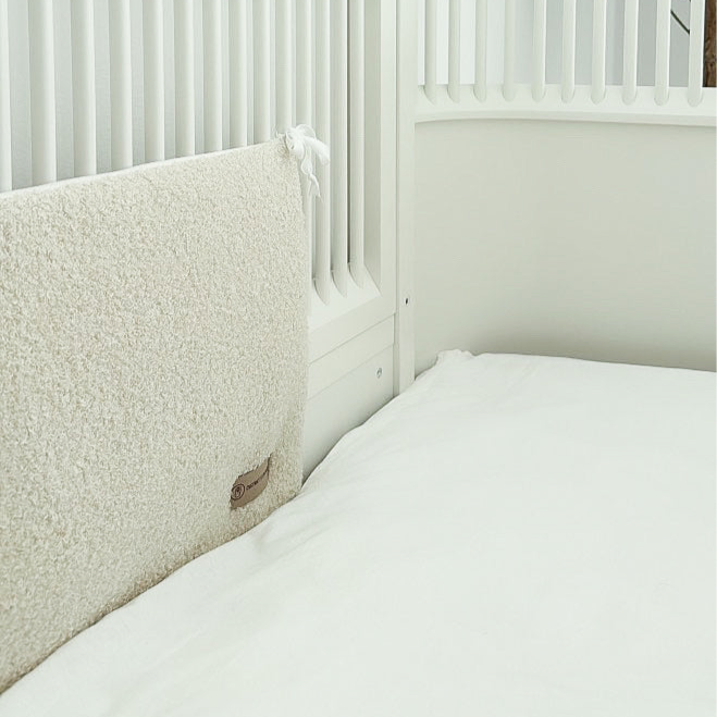 Bettumrandung Teddy Bouclé – Weiche Premium Umrandung für Baby- & Beistellbetten - Bettumrandung