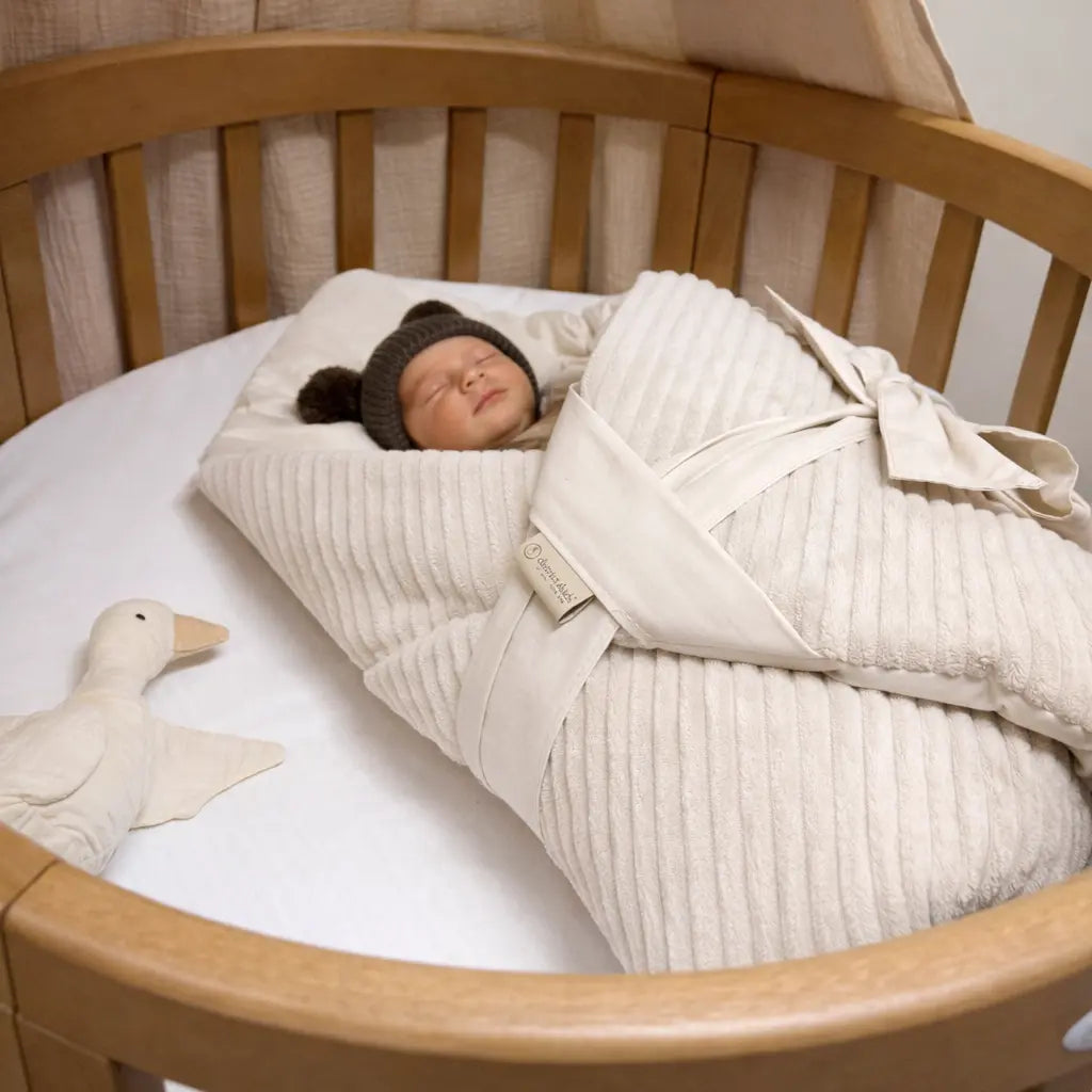 Babyhörnchen Cord – Nachhaltige & kuschelige Einschlagdecke District for Kids