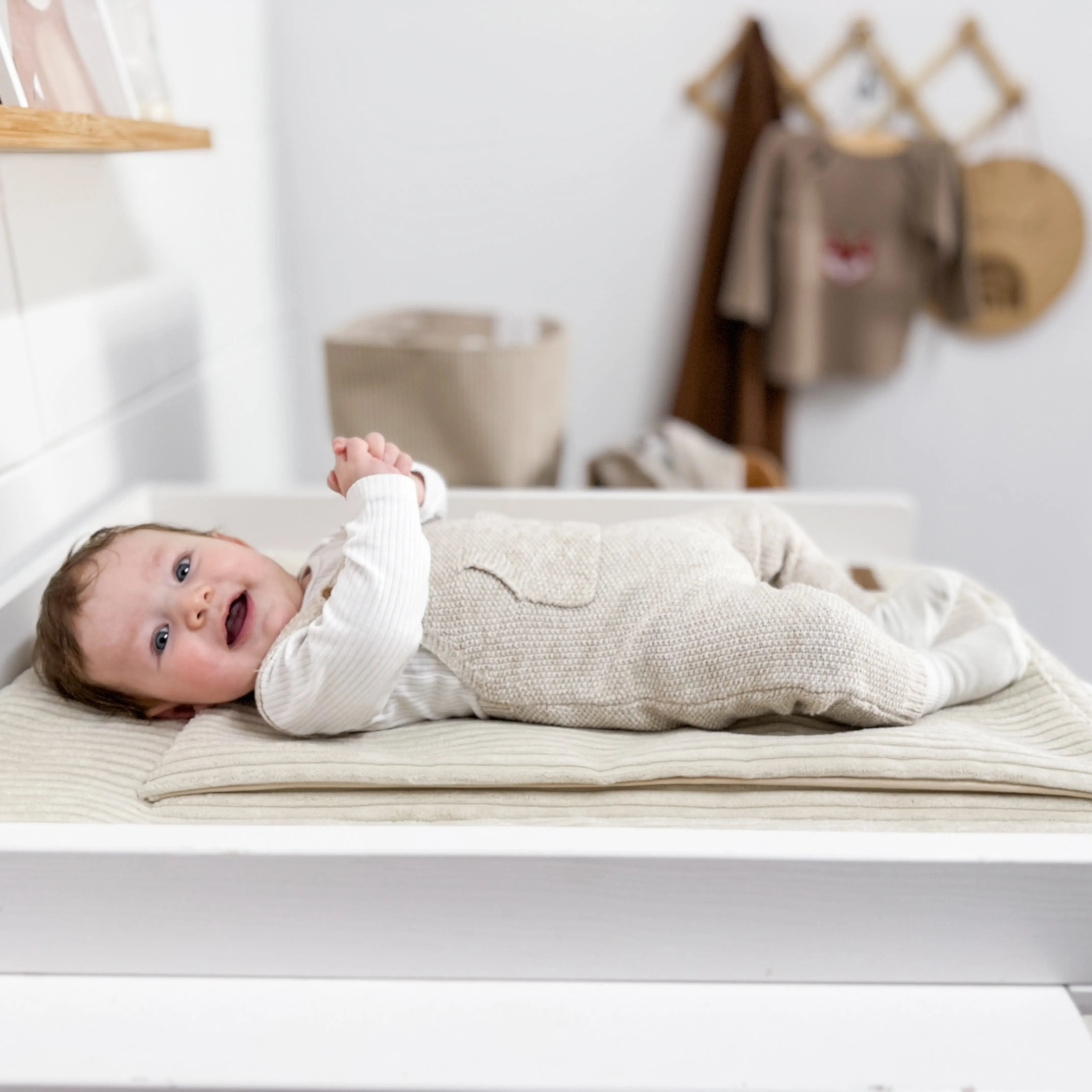 Wickelauflage Cord mit Unterlage – natürlich & kuschelig für dein Baby District for Kids