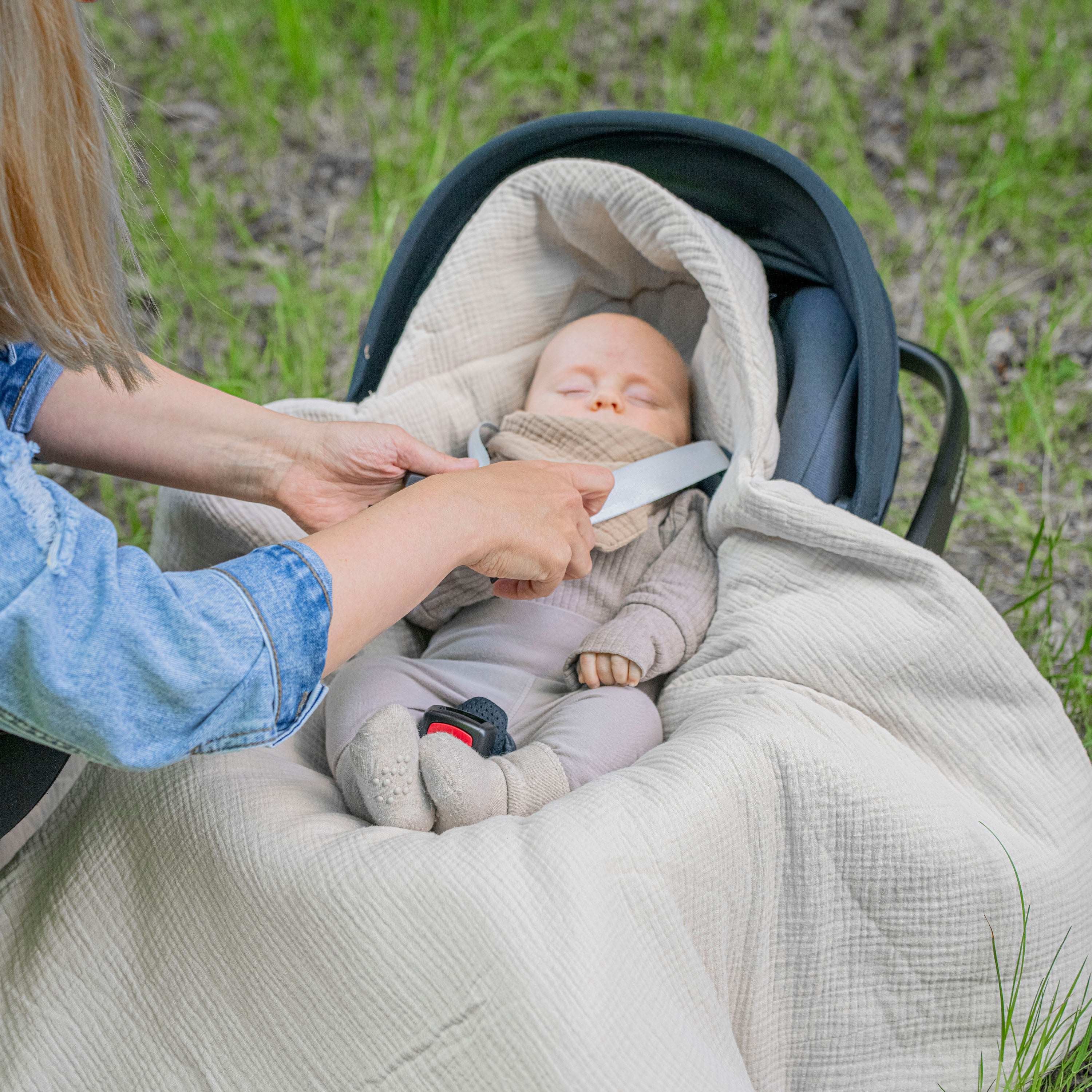 Einschlagdecke Musselin Rainbow – Perfekt für Autoschale Ganzjährig District4kids.
