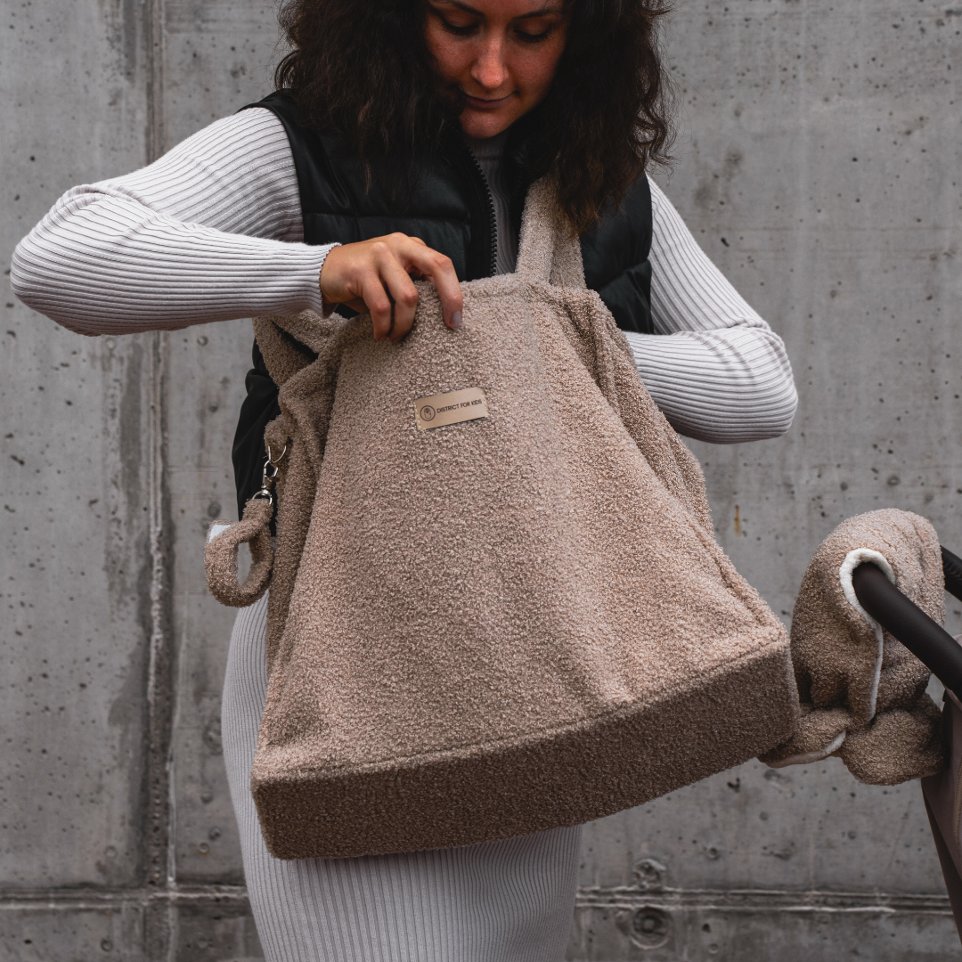 Kinderwagentasche Teddy Boucle mit wasserfester Wickelunterlage – Stilvoll, praktisch & nachhaltig-Wickeltasche-District for Kids-Creme-District for Kids