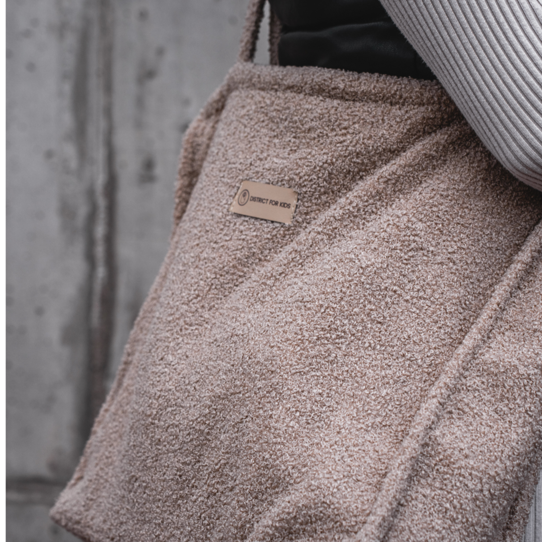 Kinderwagentasche Teddy Boucle mit wasserfester Wickelunterlage – Stilvoll, praktisch & nachhaltig-Wickeltasche-District for Kids-Creme-District for Kids