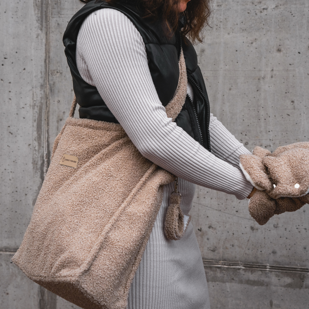 Kinderwagentasche Teddy Boucle mit wasserfester Wickelunterlage – Stilvoll, praktisch & nachhaltig-Wickeltasche-District for Kids-Creme-District for Kids