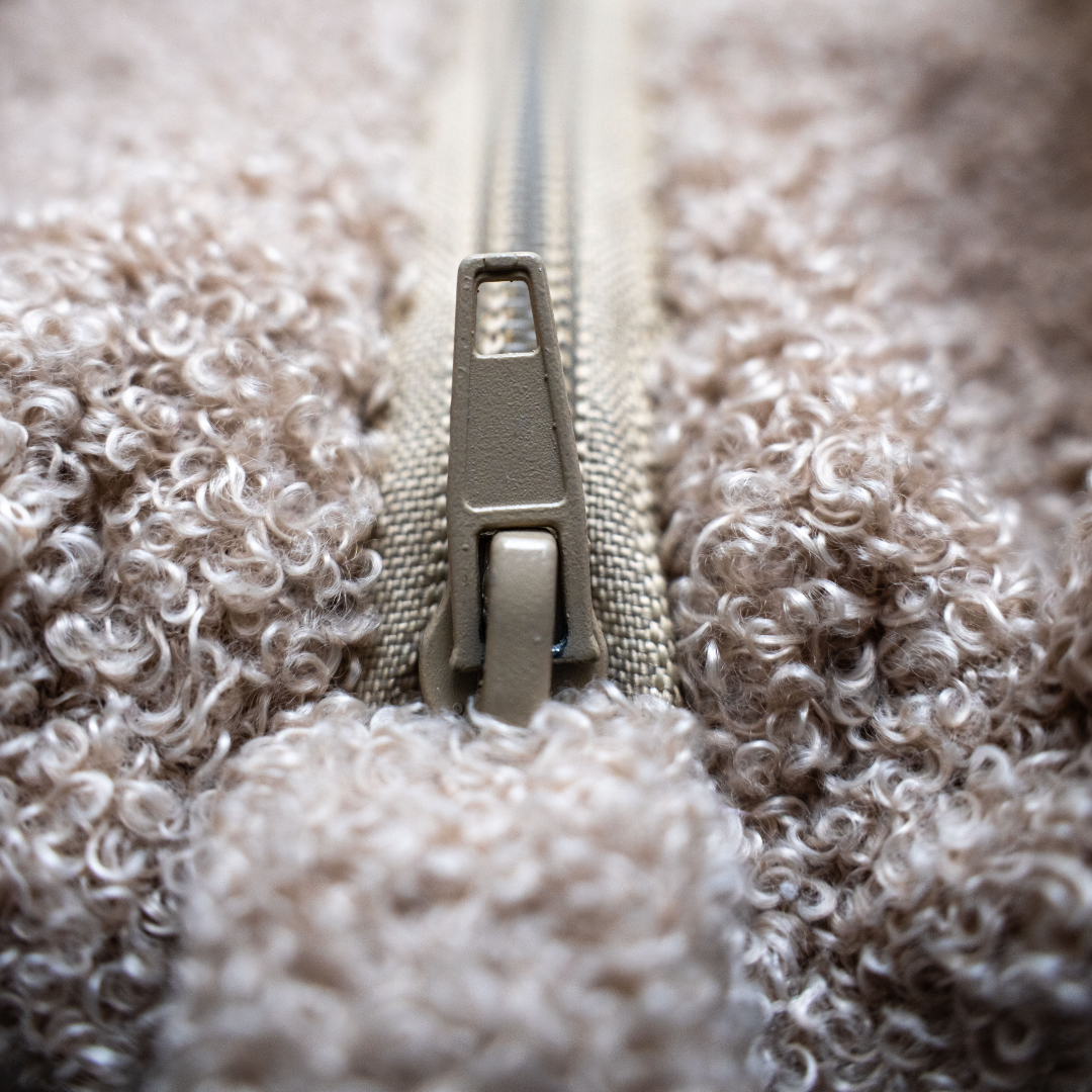 Kinderwagentasche Teddy Boucle mit wasserfester Wickelunterlage – Stilvoll, praktisch & nachhaltig-Wickeltasche-District for Kids-Creme-District for Kids