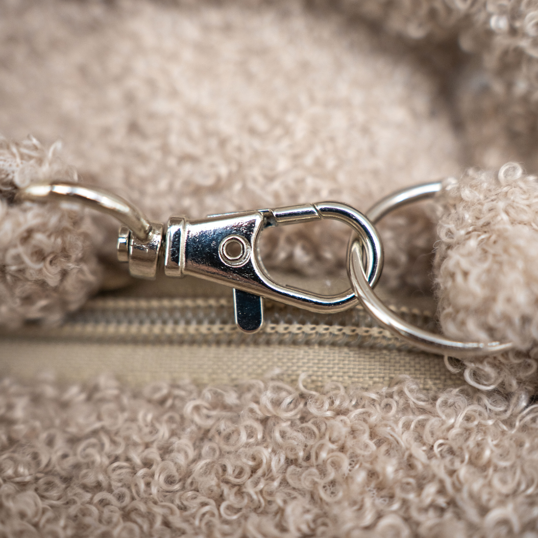 Kinderwagentasche Teddy Boucle mit wasserfester Wickelunterlage – Stilvoll, praktisch & nachhaltig-Wickeltasche-District for Kids-Creme-District for Kids