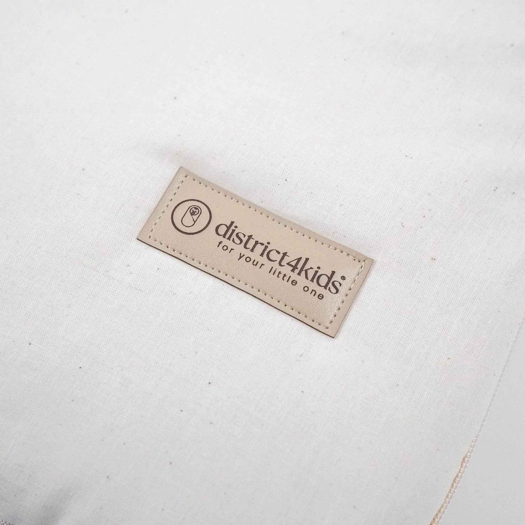 Babyschlafsack Sleepy, District for Kids Logo Detailansicht