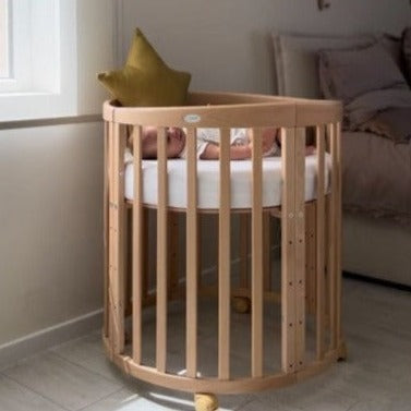 Mitwachsendes Babybett 7-in-1 – Ein Bett für viele Jahre | Ovale Form-Babybett-Waldin-Natur-District for Kids