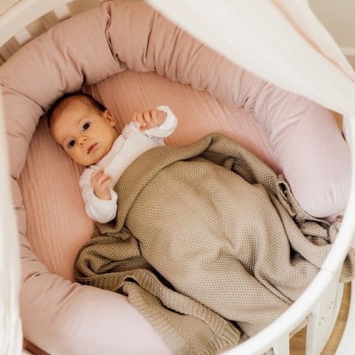 Mitwachsendes Babybett 7-in-1 – Ein Bett für viele Jahre | Ovale Form-Babybett-Waldin-Natur-District for Kids