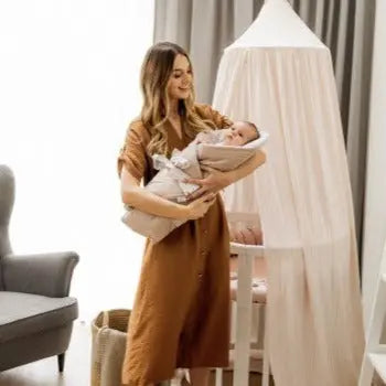 Mitwachsendes Babybett 7-in-1 – Ein Bett für viele Jahre | Ovale Form-Babybett-Waldin-Natur-District for Kids