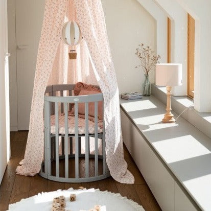 Mitwachsendes Babybett 7-in-1 – Ein Bett für viele Jahre | Ovale Form-Babybett-Waldin-Natur-District for Kids