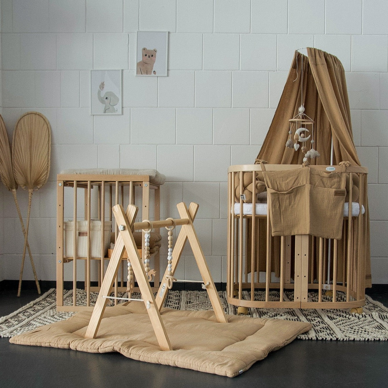 Mitwachsendes Babybett 7-in-1 – Ein Bett für viele Jahre | Quadratische Form-Babybett-Waldin-Natur-District for Kids