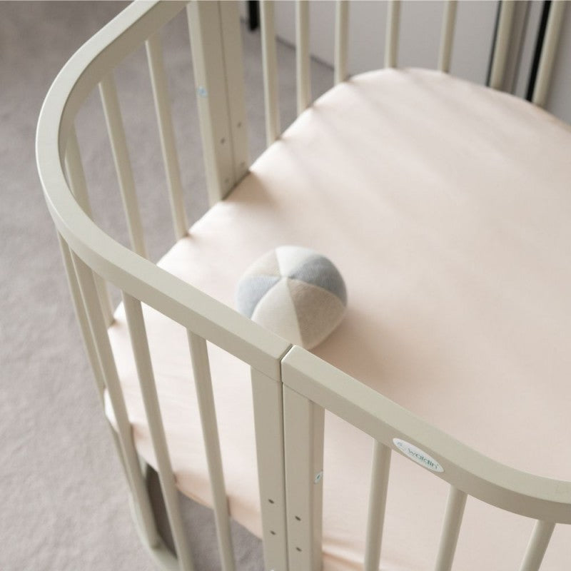 Mitwachsendes Babybett 7-in-1 – Ein Bett für viele Jahre | Quadratische Form-Babybett-Waldin-Natur-District for Kids
