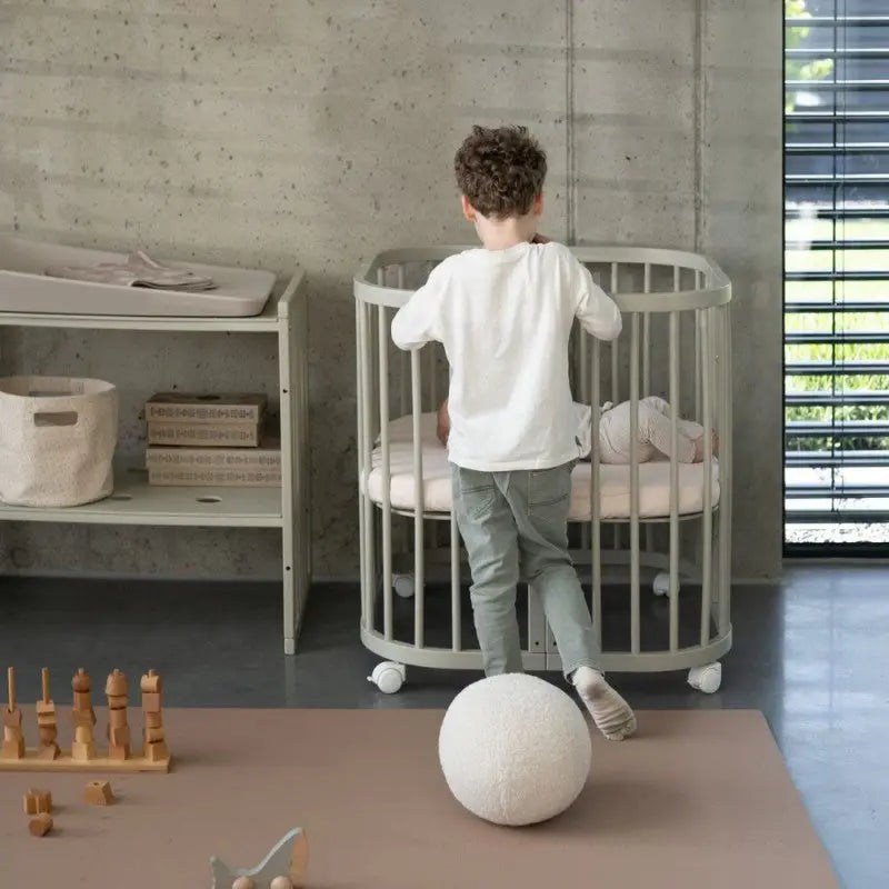 Mitwachsendes Babybett 7-in-1 – Ein Bett für viele Jahre | Quadratische Form-Babybett-Waldin-Natur-District for Kids
