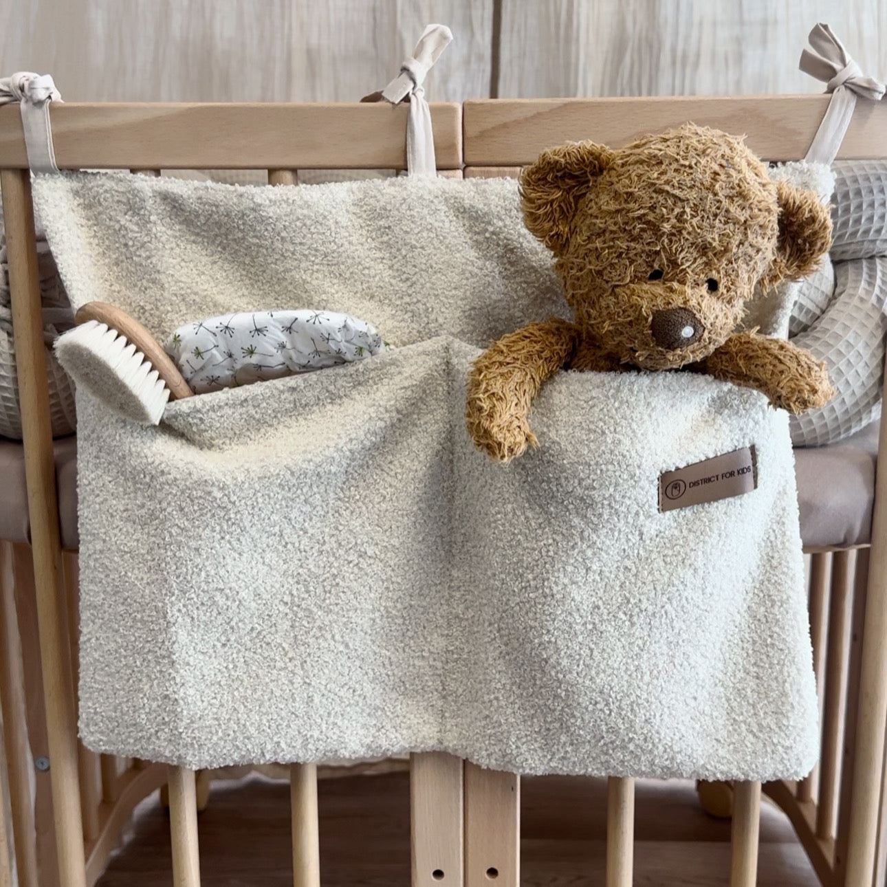 Organizer Teddystoff Boucle zum Aufhängen an Baby- oder Kinderbett-Organizer-District for Kids-Beige-District for Kids