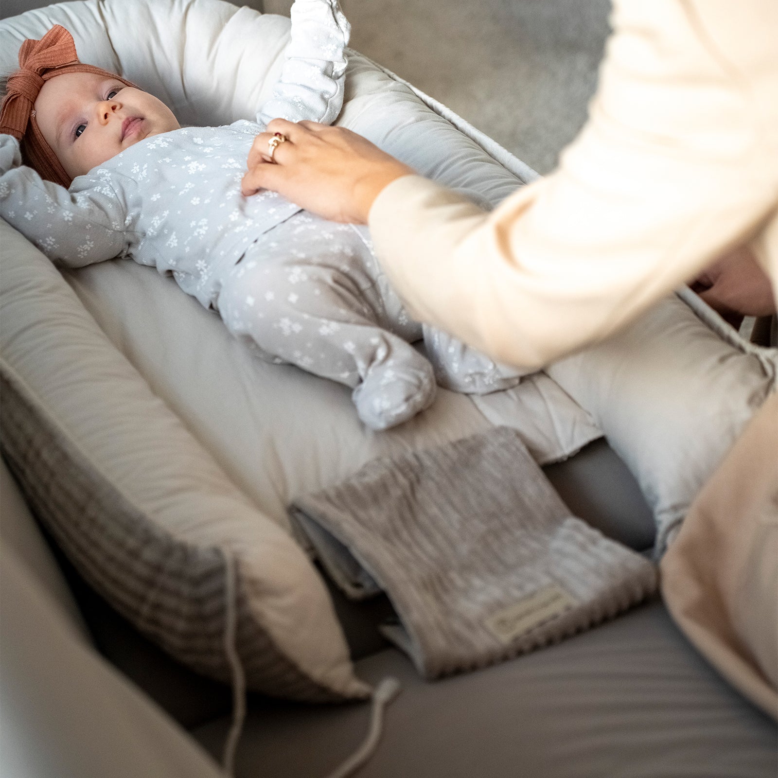 Babynestchen Cord – Mitwachsender weicher Baby-Kokon - Babynestchen