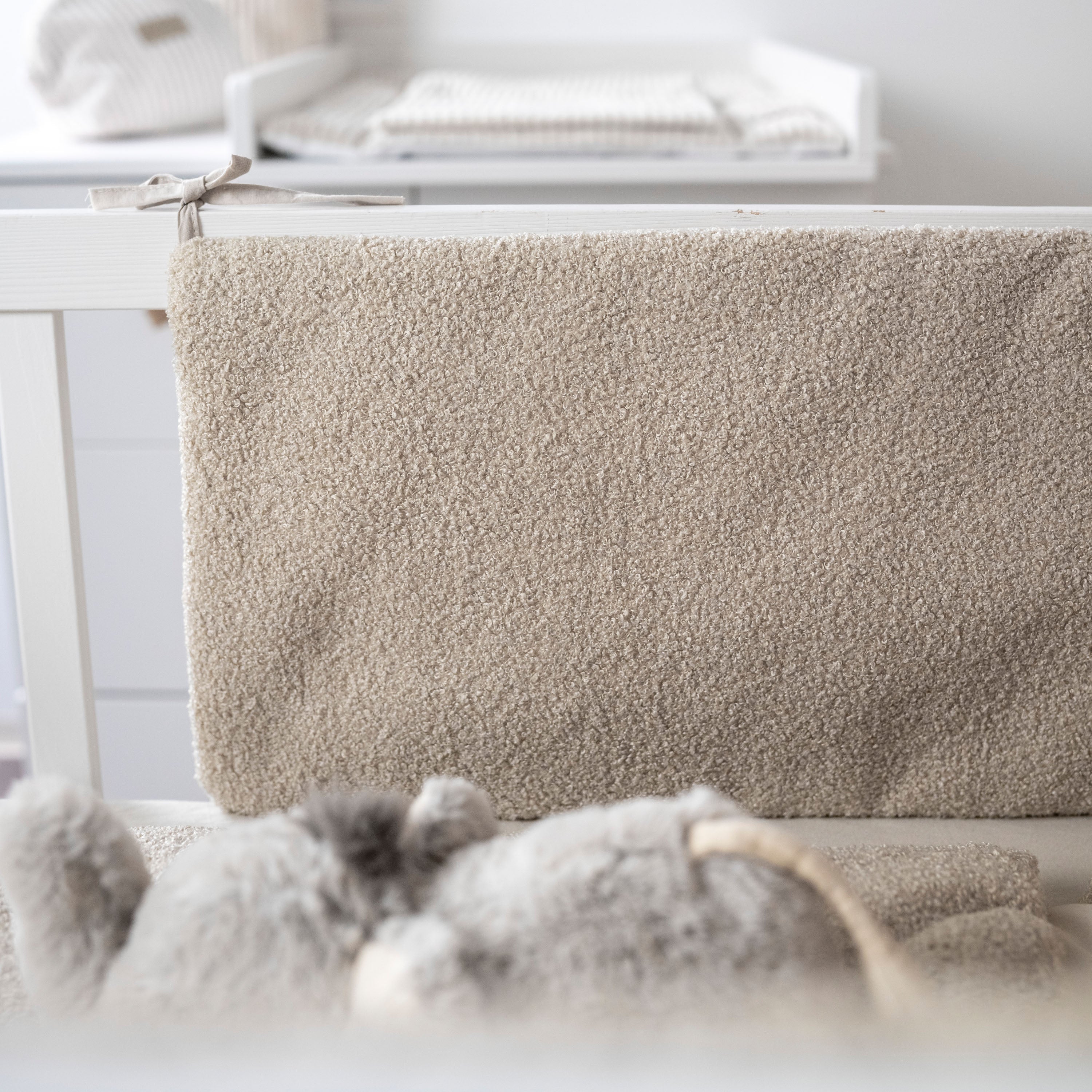 Bettumrandung Teddy Bouclé – Weiche Premium Umrandung für Baby- & Beistellbetten - Bettumrandung