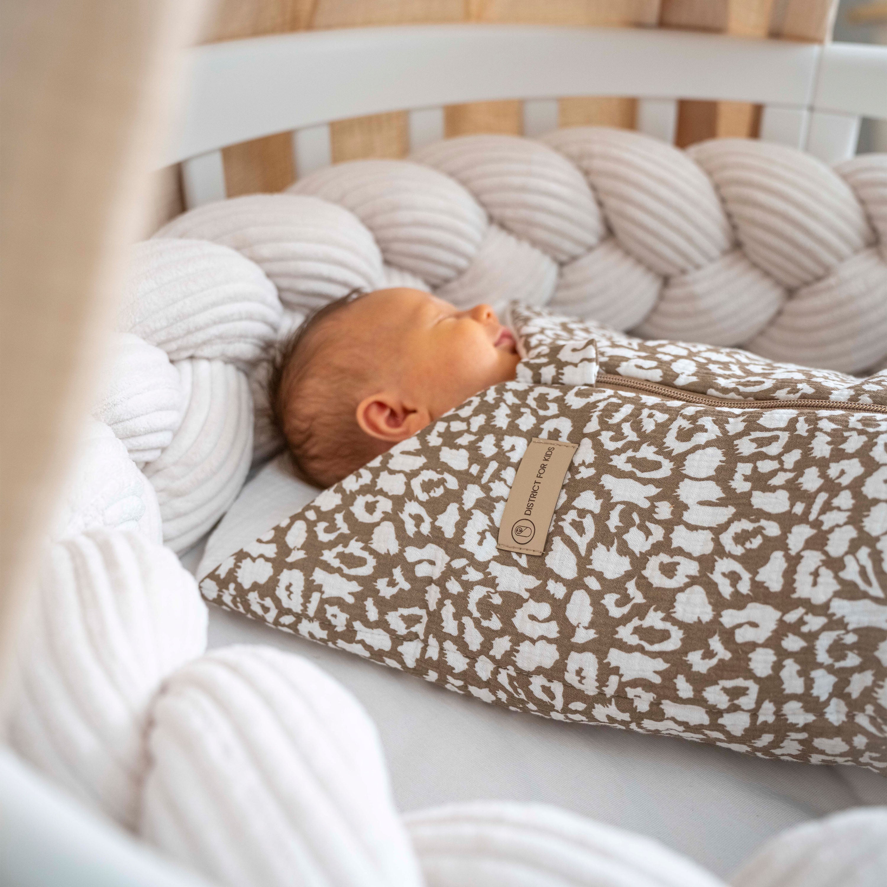 Pucksack Musselin Leopard mitwachsend - Ganzjahres Babyschlafsack - Pucksack