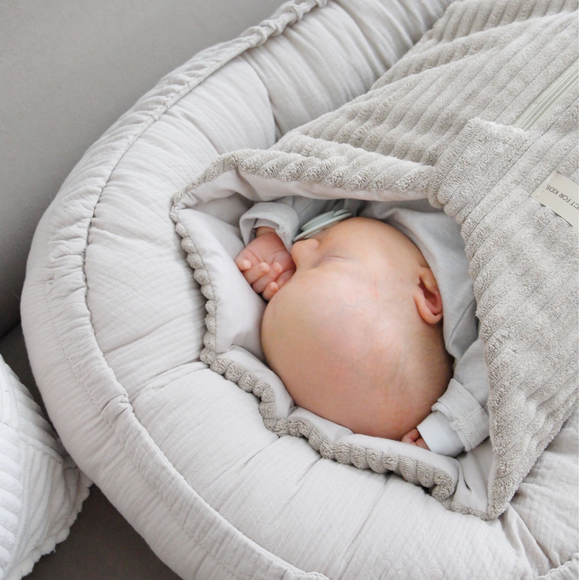 Babynestchen Musselin – Weicher mitwachsender Baby Kokon - Babynestchen