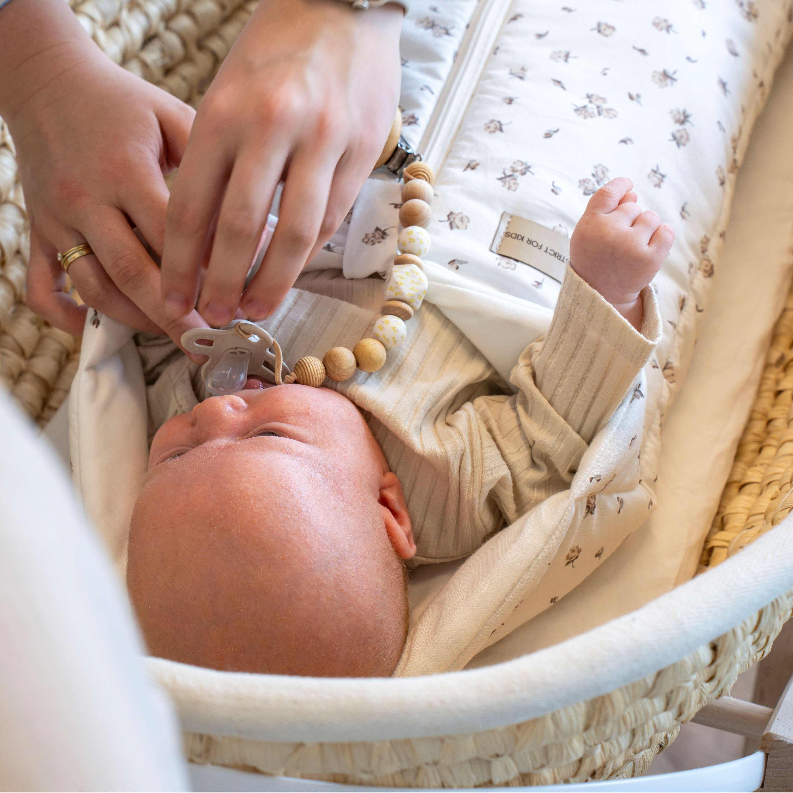 Pucksack Baumwolle Rosen mitwachsend – Ganzjahres Babyschlafsack & Einschlafhilfe - Pucksack