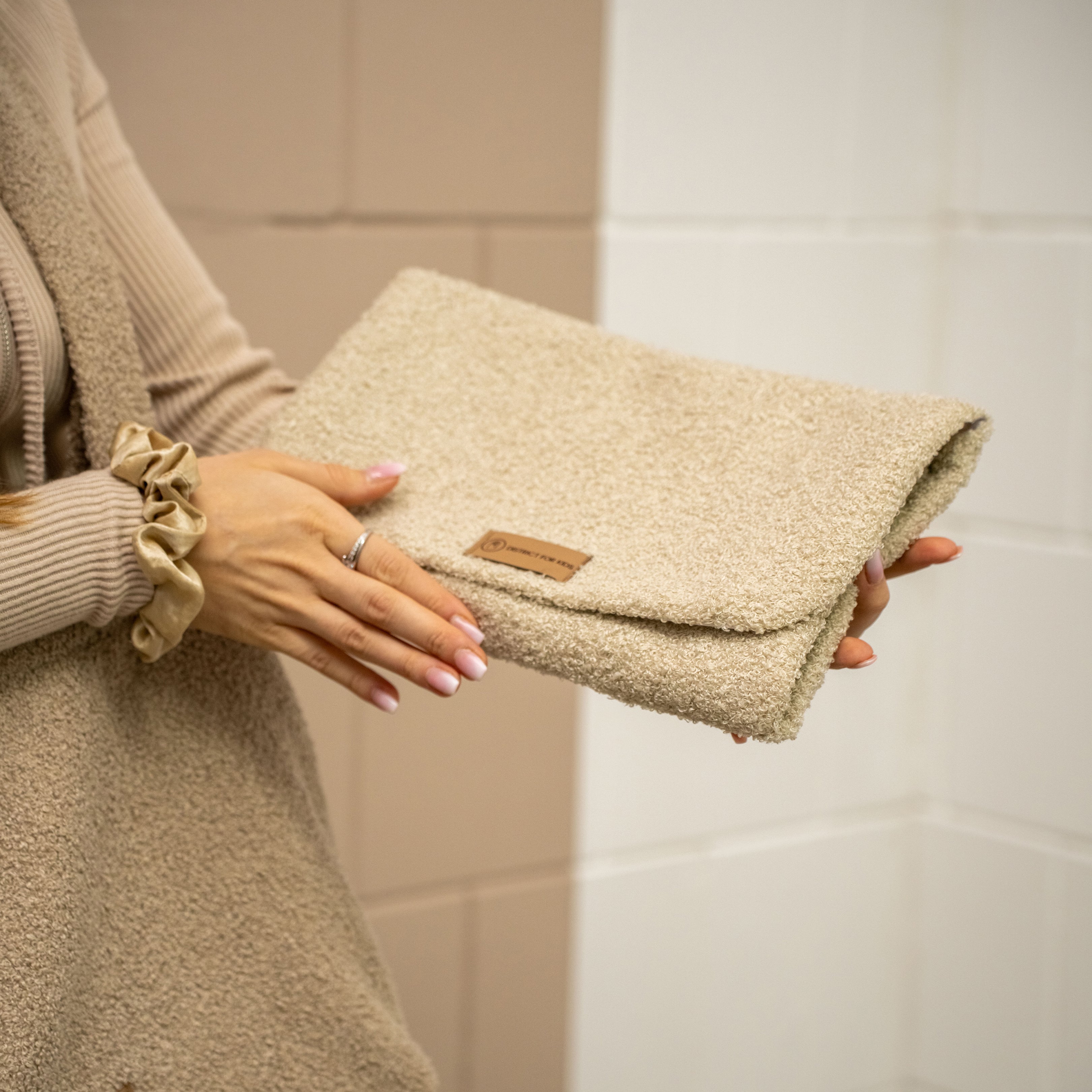 Wickelunterlage Teddystoff Bouclé – praktische Windeltasche für unterwegs - Wickelauflage