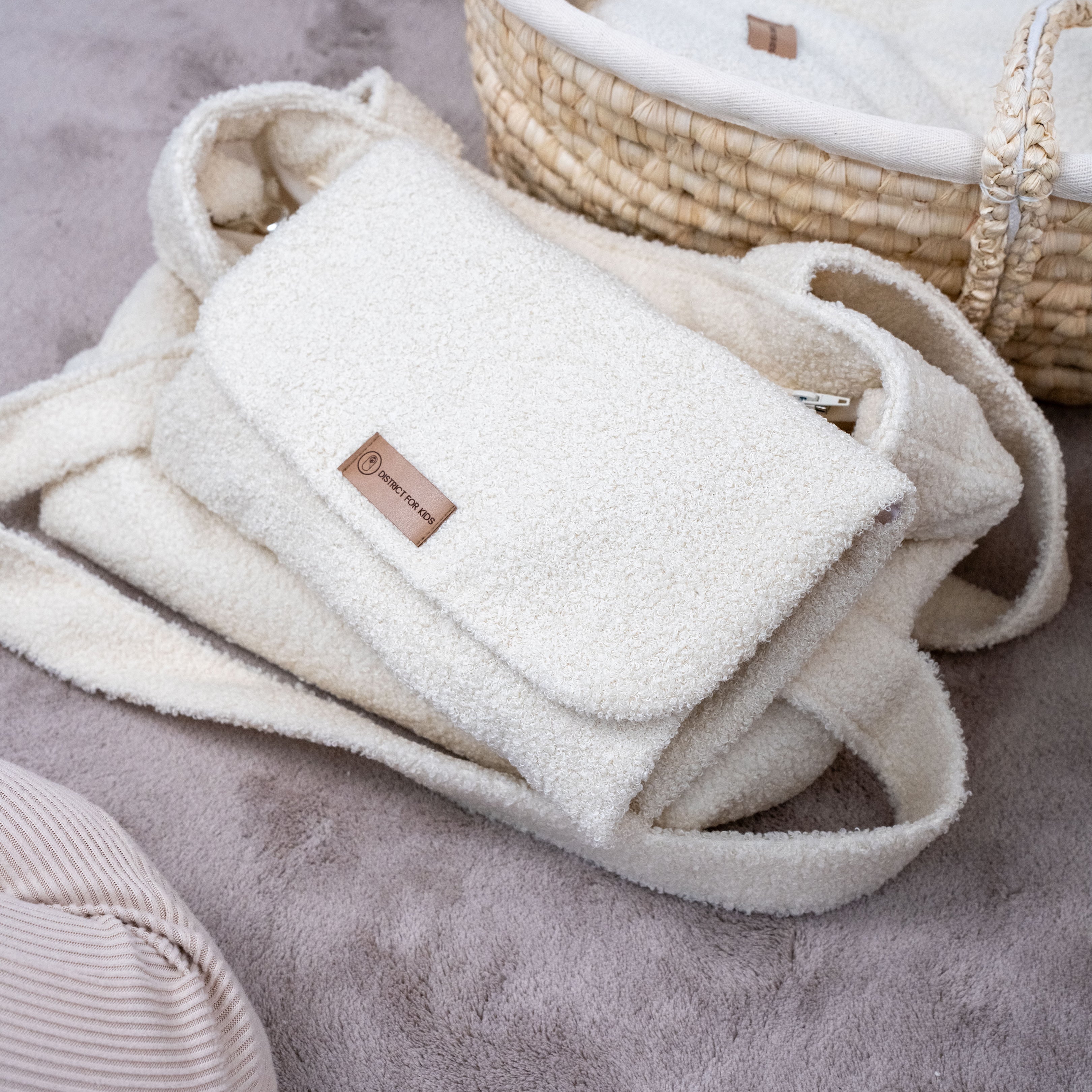 Wickelunterlage Teddystoff Bouclé – praktische Windeltasche für unterwegs - Wickelauflage