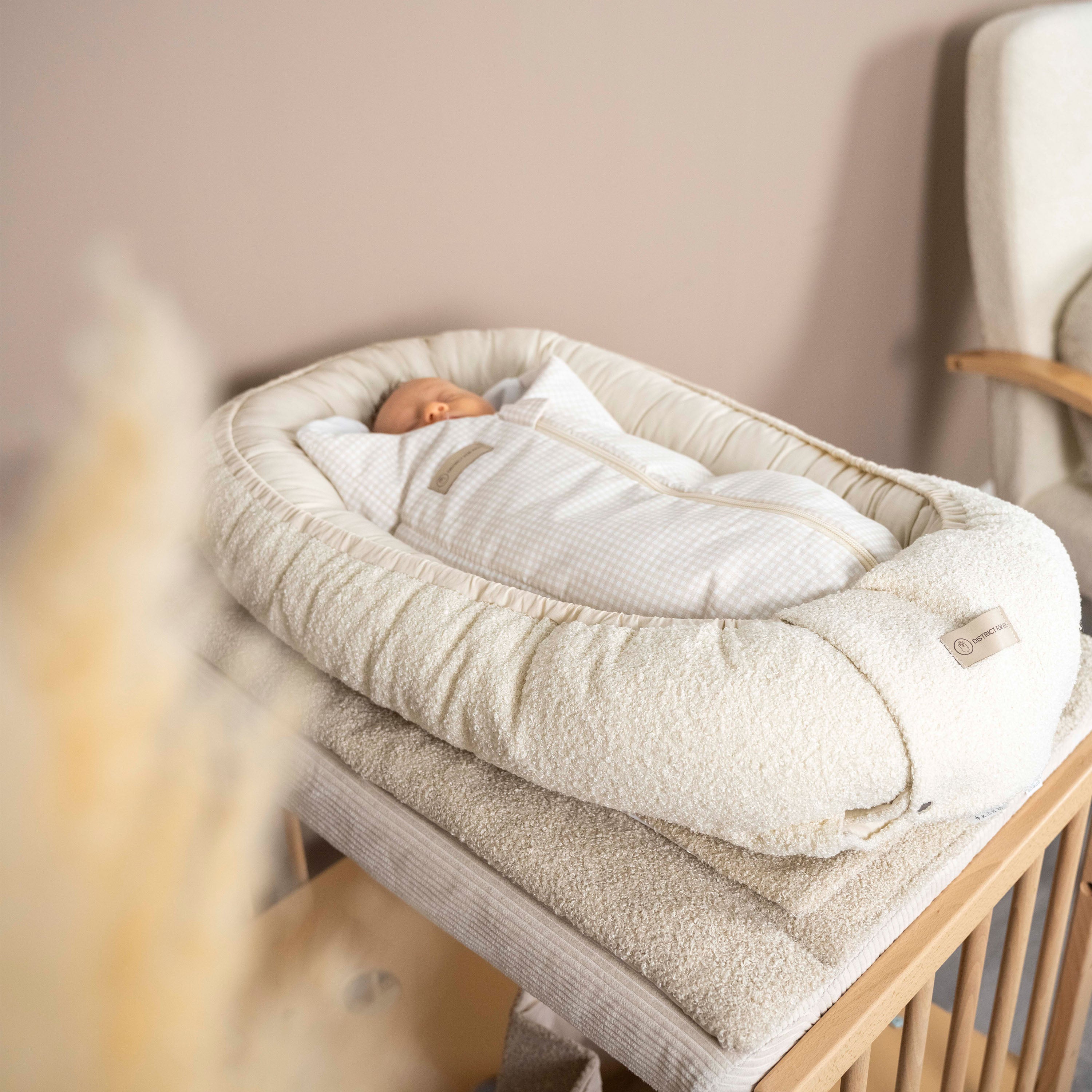 Babynestchen Teddystoff-Boucle – mitwachsender Baby-Kokon - Babynestchen