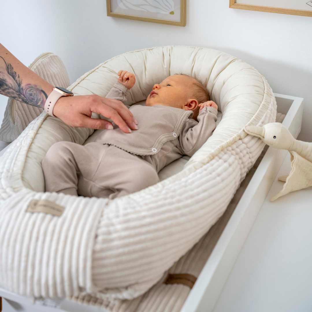 Babynestchen Cord – Mitwachsender weicher Baby-Kokon - Babynestchen