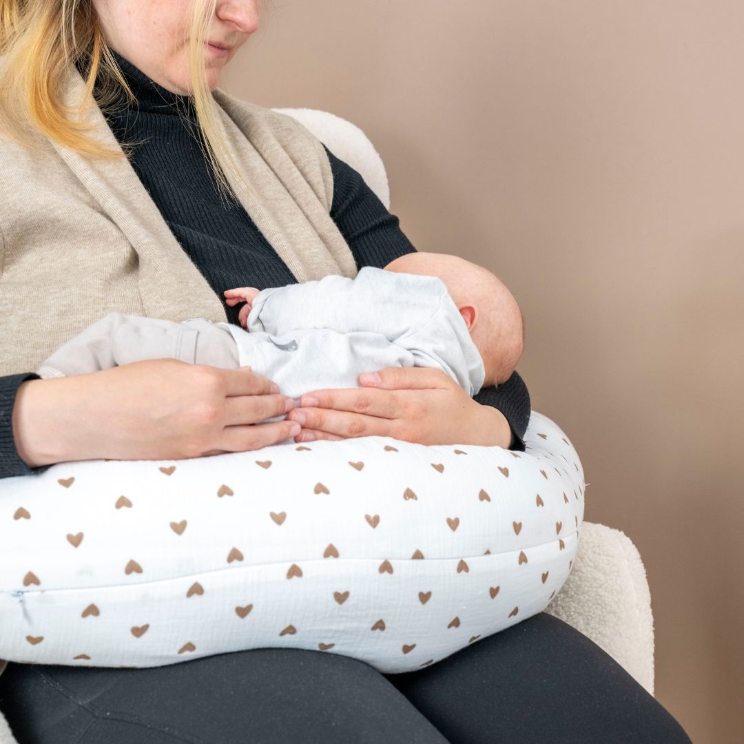 Stillkissen & Schwangerschaftsstillkissen Musselin XXL | Herzen braun - Stillkissen