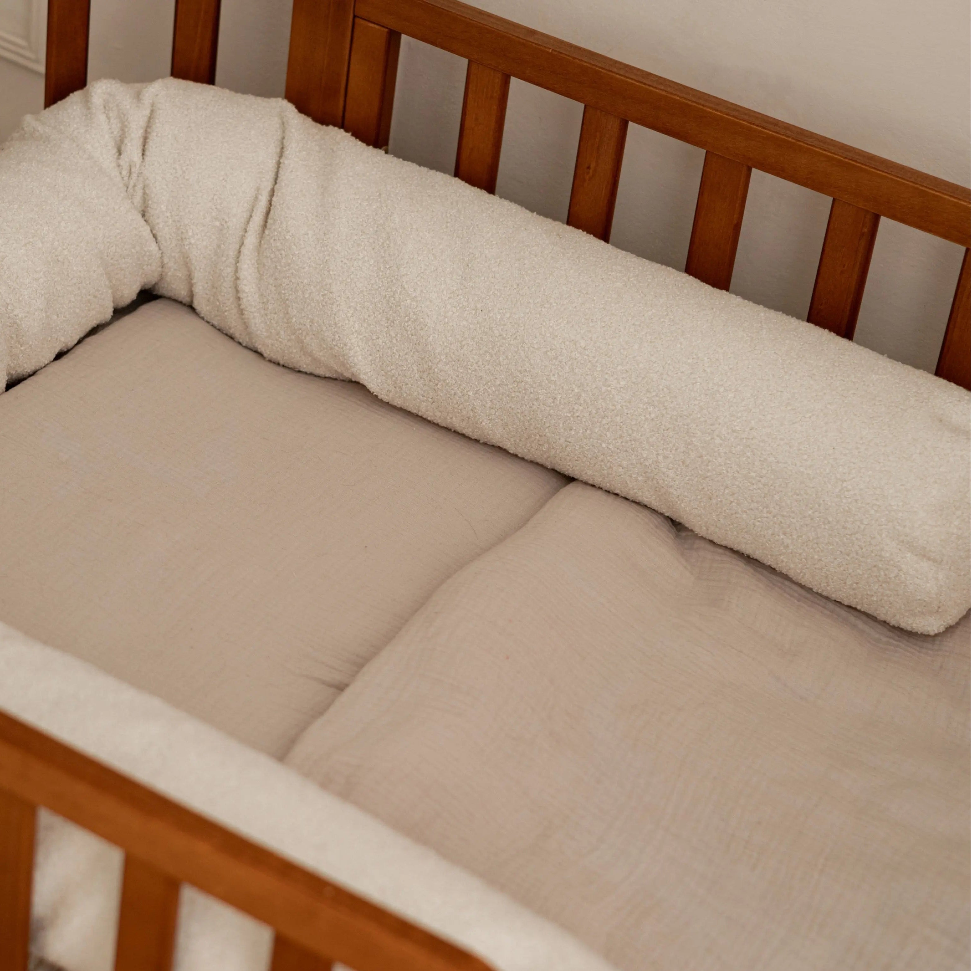 Bettschlange einsträngig Teddystoff Bouclé – Schutz & Vielseitig District for Kids