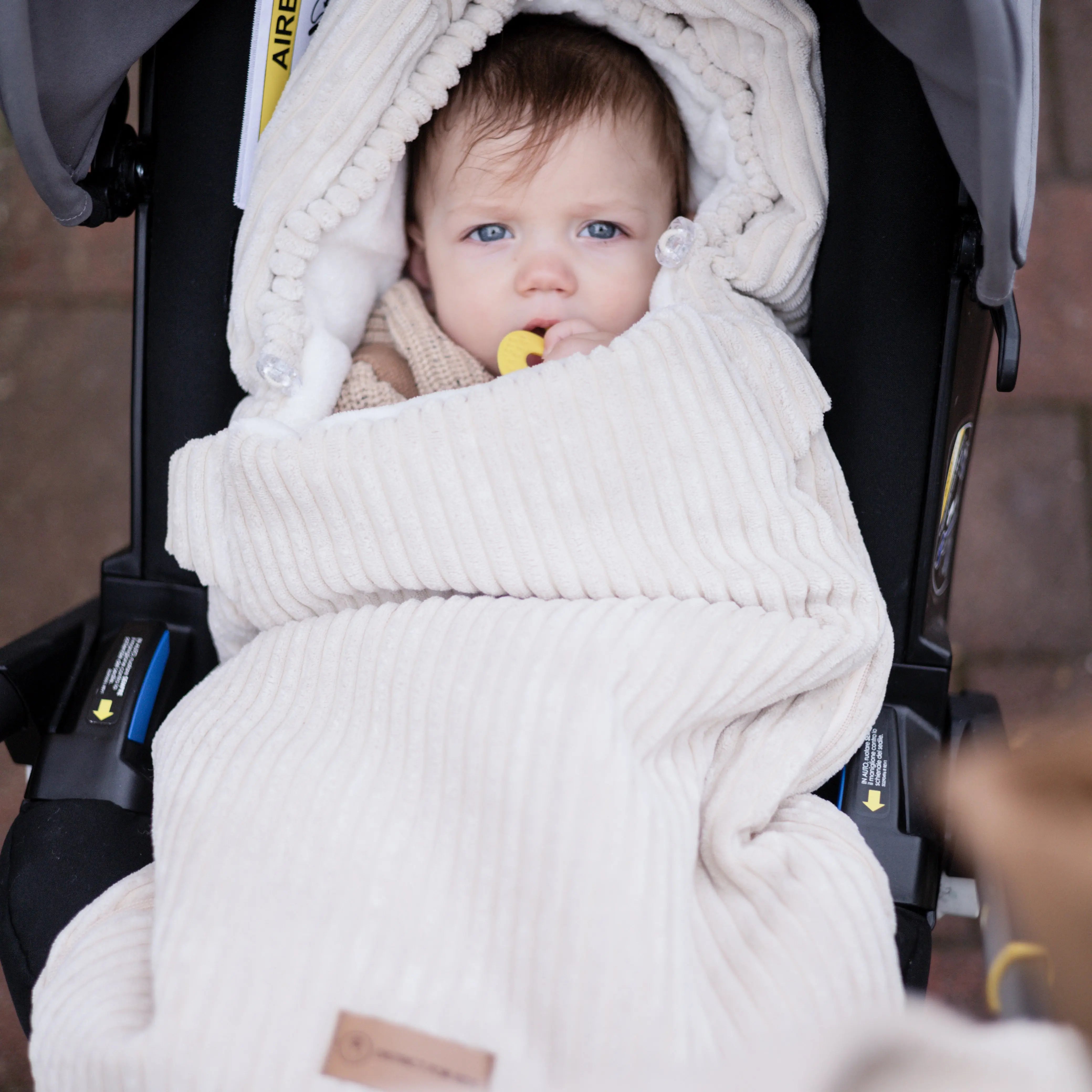 Winterfußsack Cord – warm & stylisch für Kinderwagen & Autoschale District for Kids