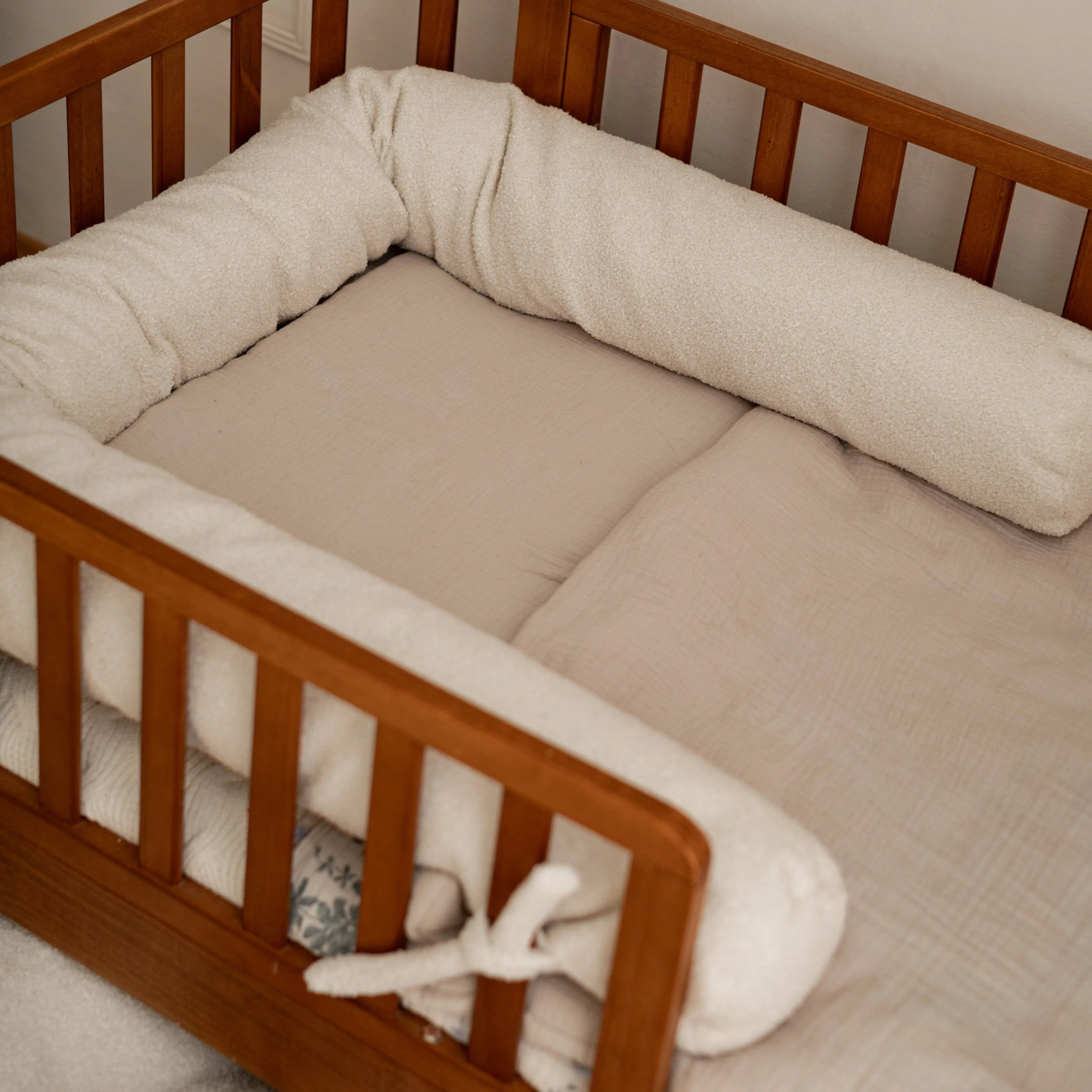 Bettschlange einsträngig Teddystoff Bouclé – Schutz & Vielseitig District for Kids