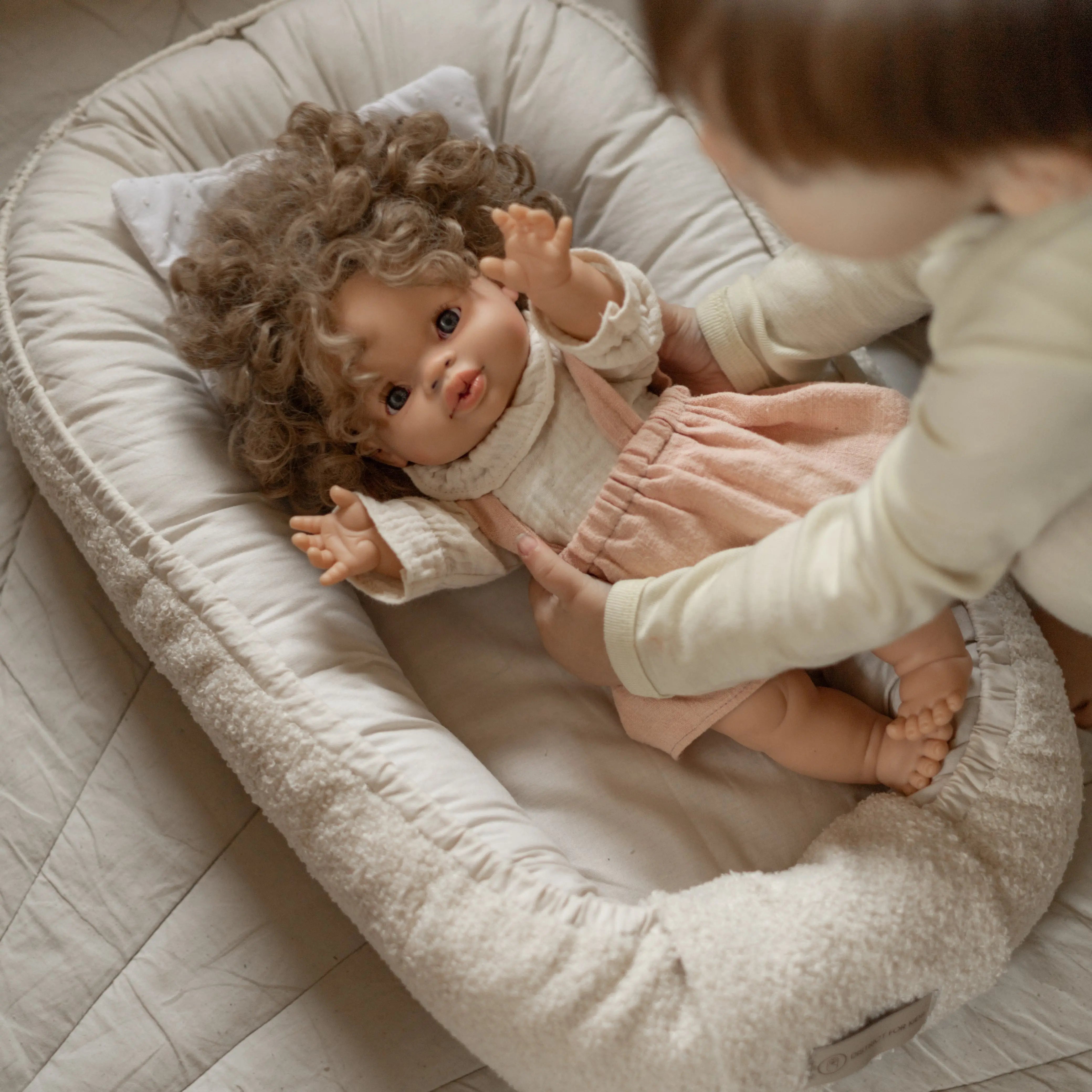 Babynest für Puppen & Kuscheltiere - Teddystoff Boucle District for Kids
